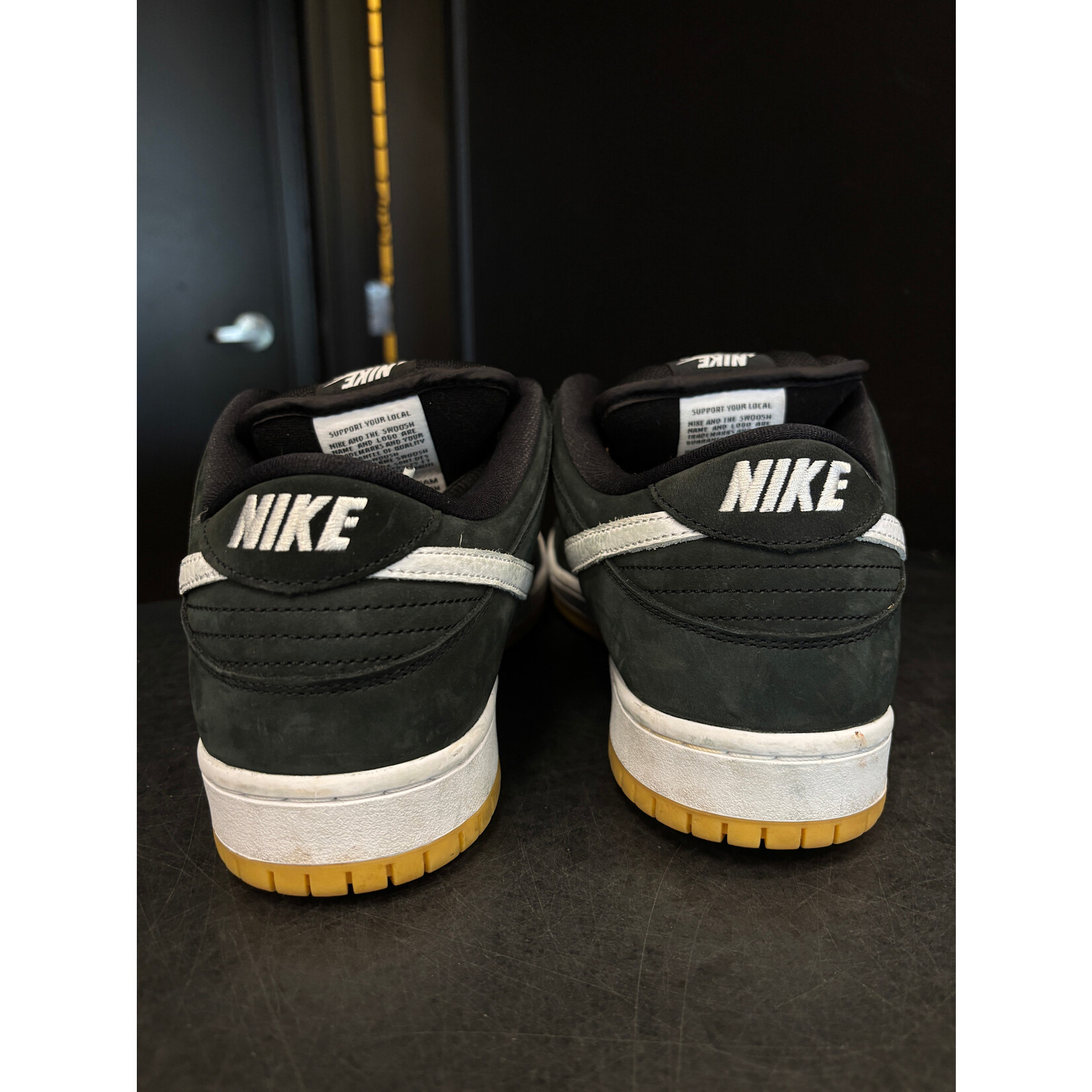 Nike Nike SB Dunk Low Pro Black Gum Size 11, PREOWNED NO BOX