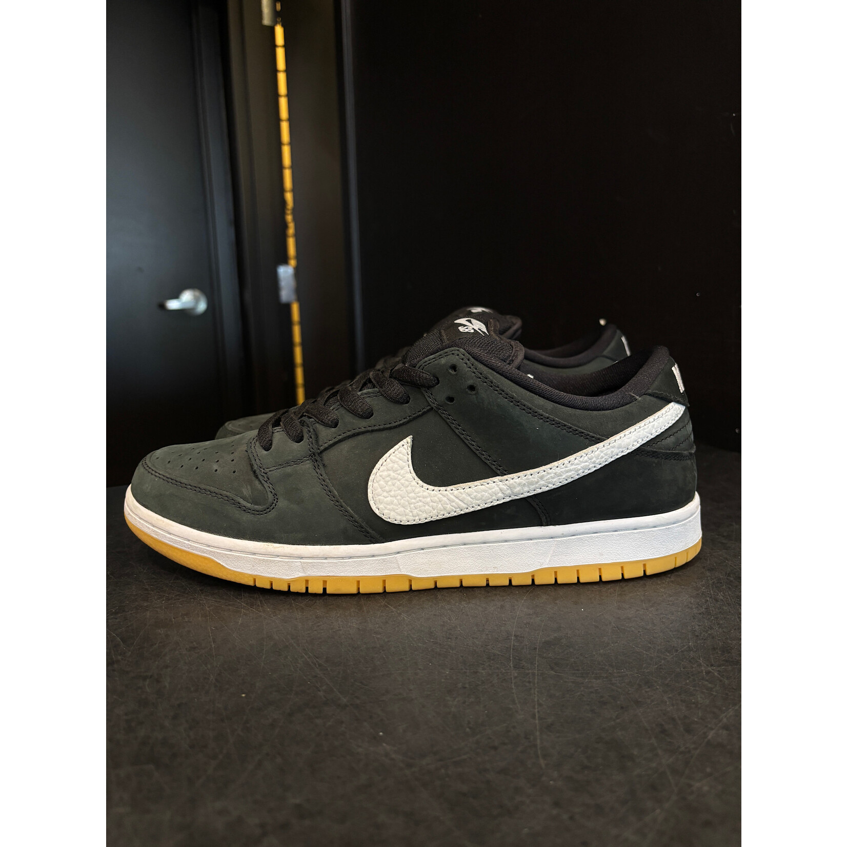 Nike Nike SB Dunk Low Pro Black Gum Size 11, PREOWNED NO BOX