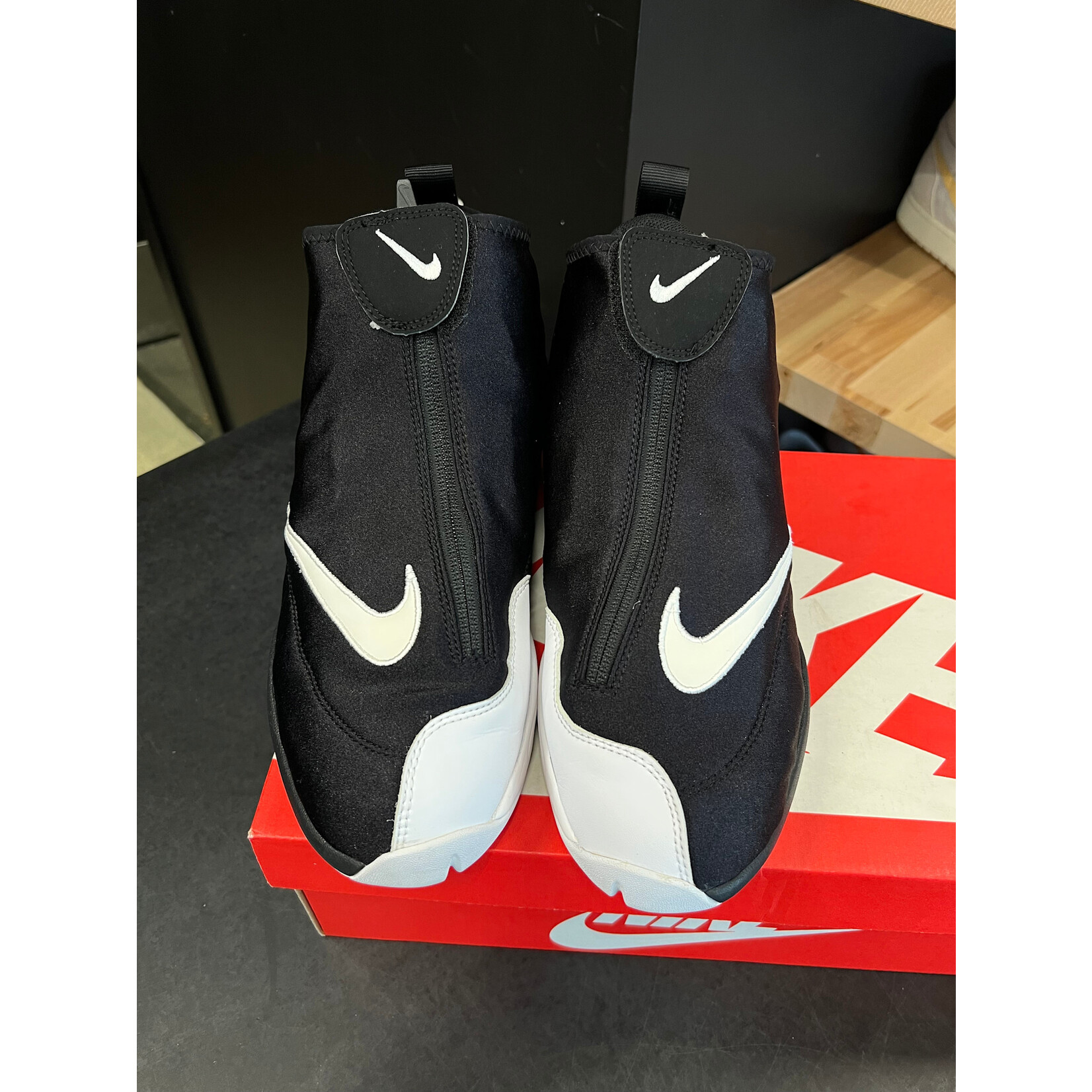 Nike Nike Air Zoom Flight '98 The Glove Black/White OG Size 8.5, PREOWNED