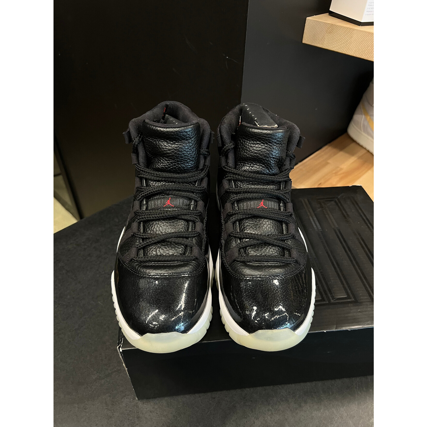Jordan Jordan 11 Retro 72-10 Size 8, PREOWNED