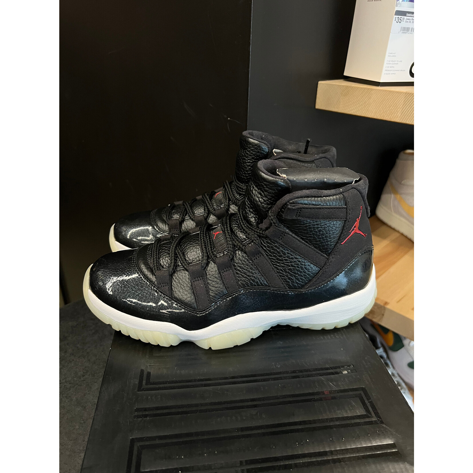 Jordan Jordan 11 Retro 72-10 Size 8, PREOWNED