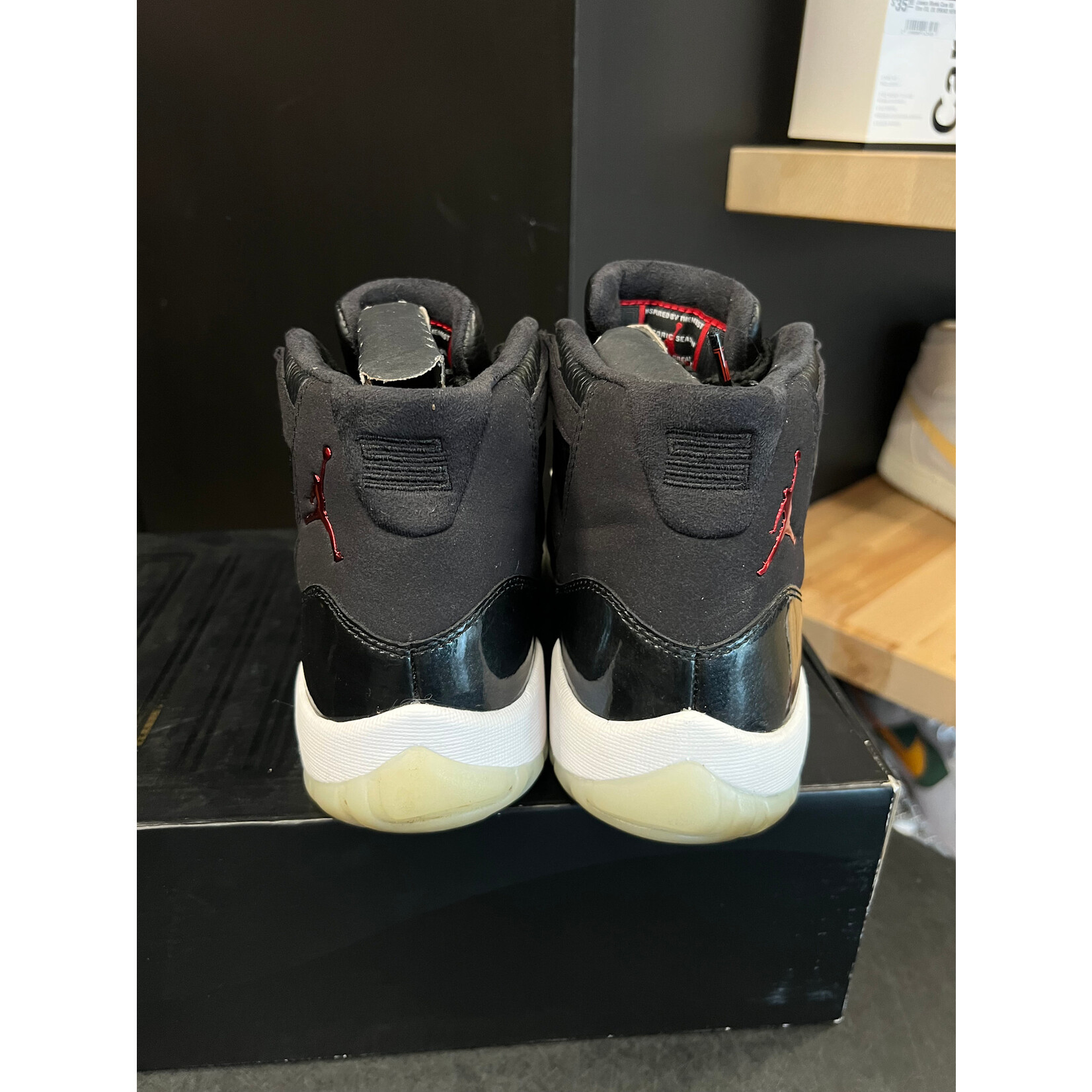 Jordan Jordan 11 Retro 72-10 Size 8, PREOWNED