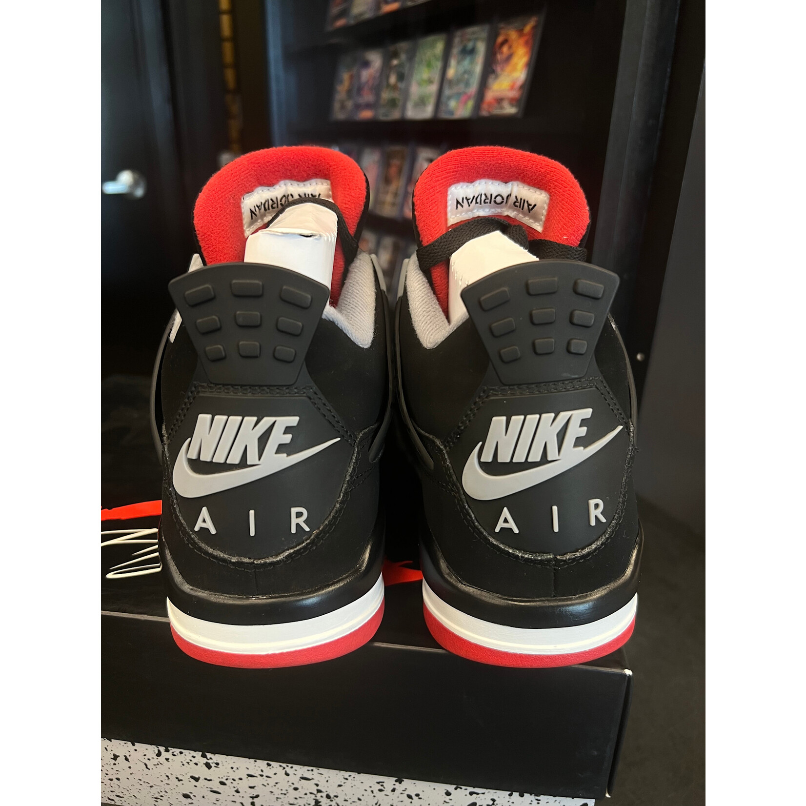 Jordan Jordan 4 Retro Bred (2019) Size 8.5, PREOWNED