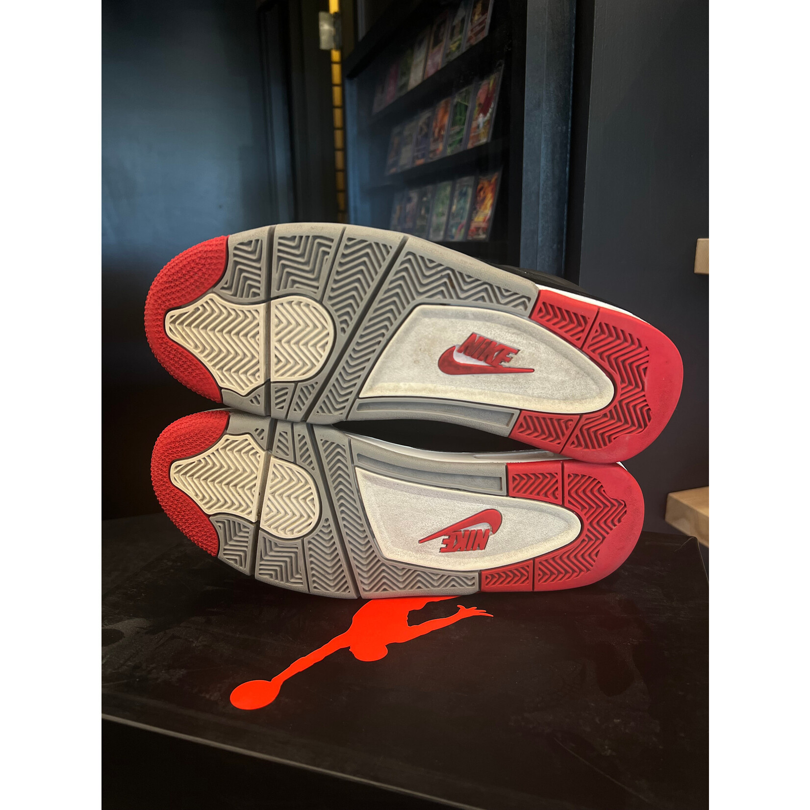 Jordan Jordan 4 Retro Bred (2019) Size 8.5, PREOWNED