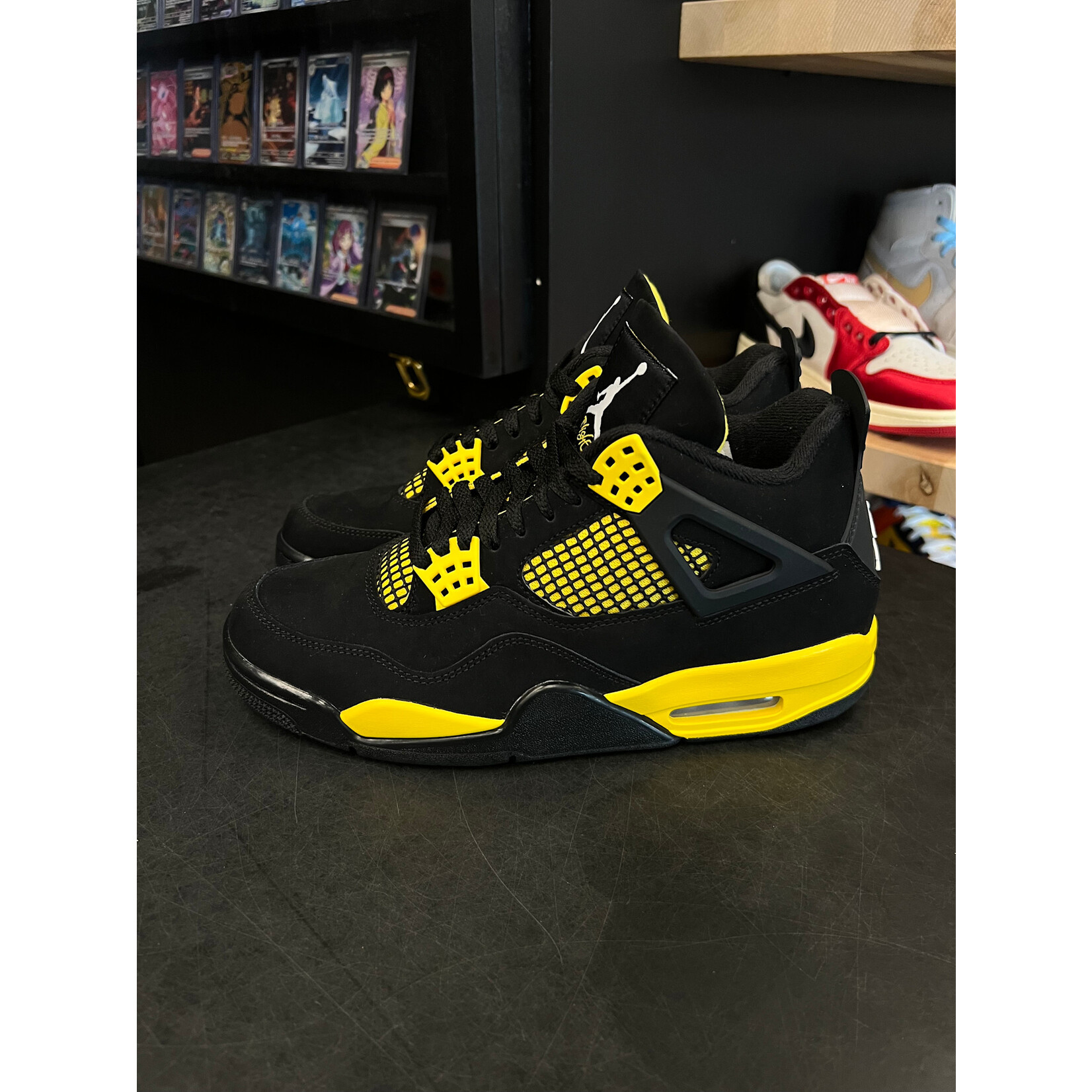 Jordan Jordan 4 Retro Thunder (2023) Size 8, PREOWNED