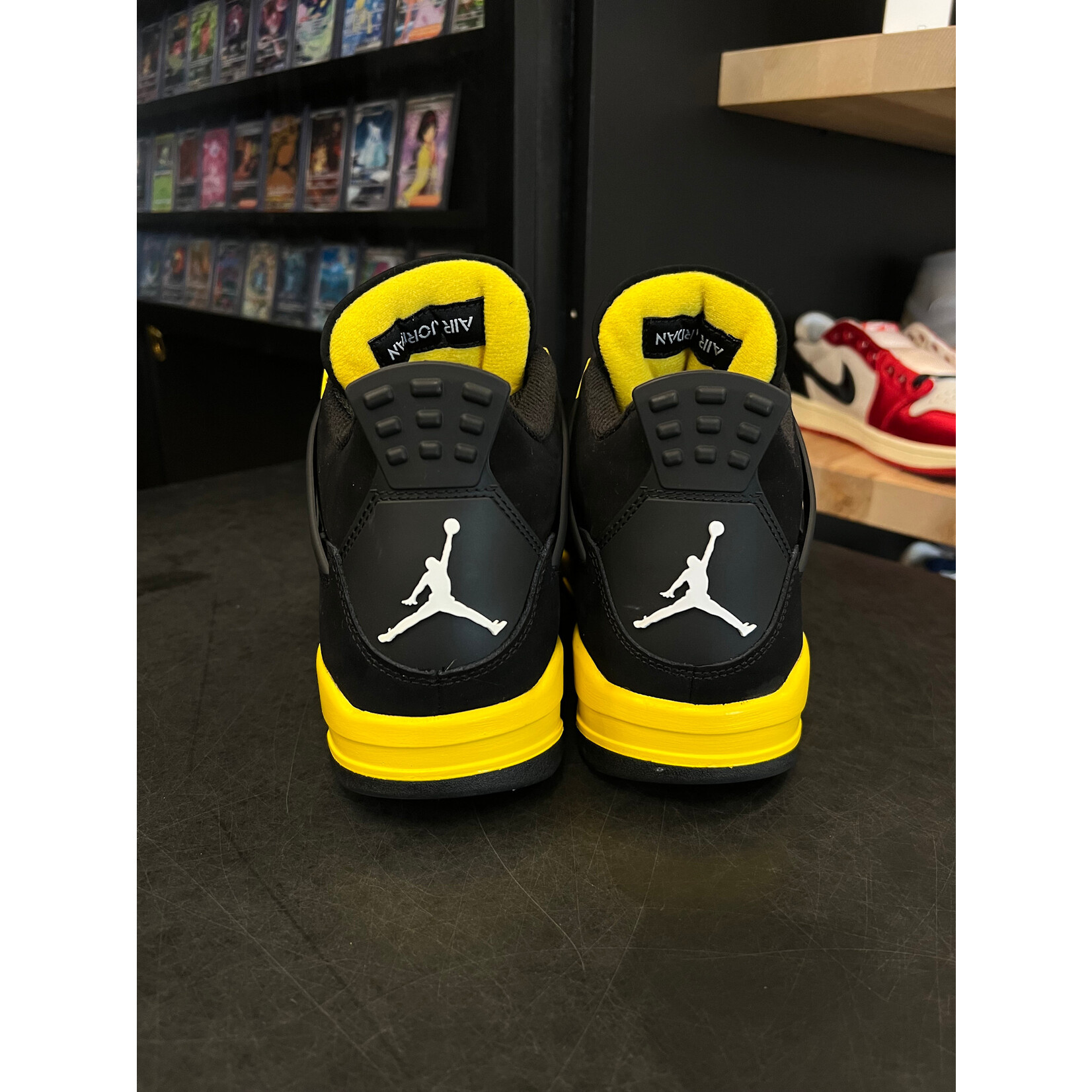 Jordan Jordan 4 Retro Thunder (2023) Size 8, PREOWNED