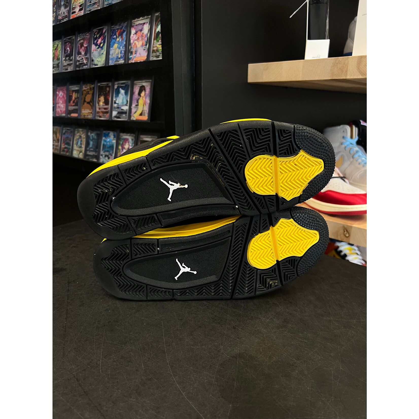 Jordan Jordan 4 Retro Thunder (2023) Size 8, PREOWNED