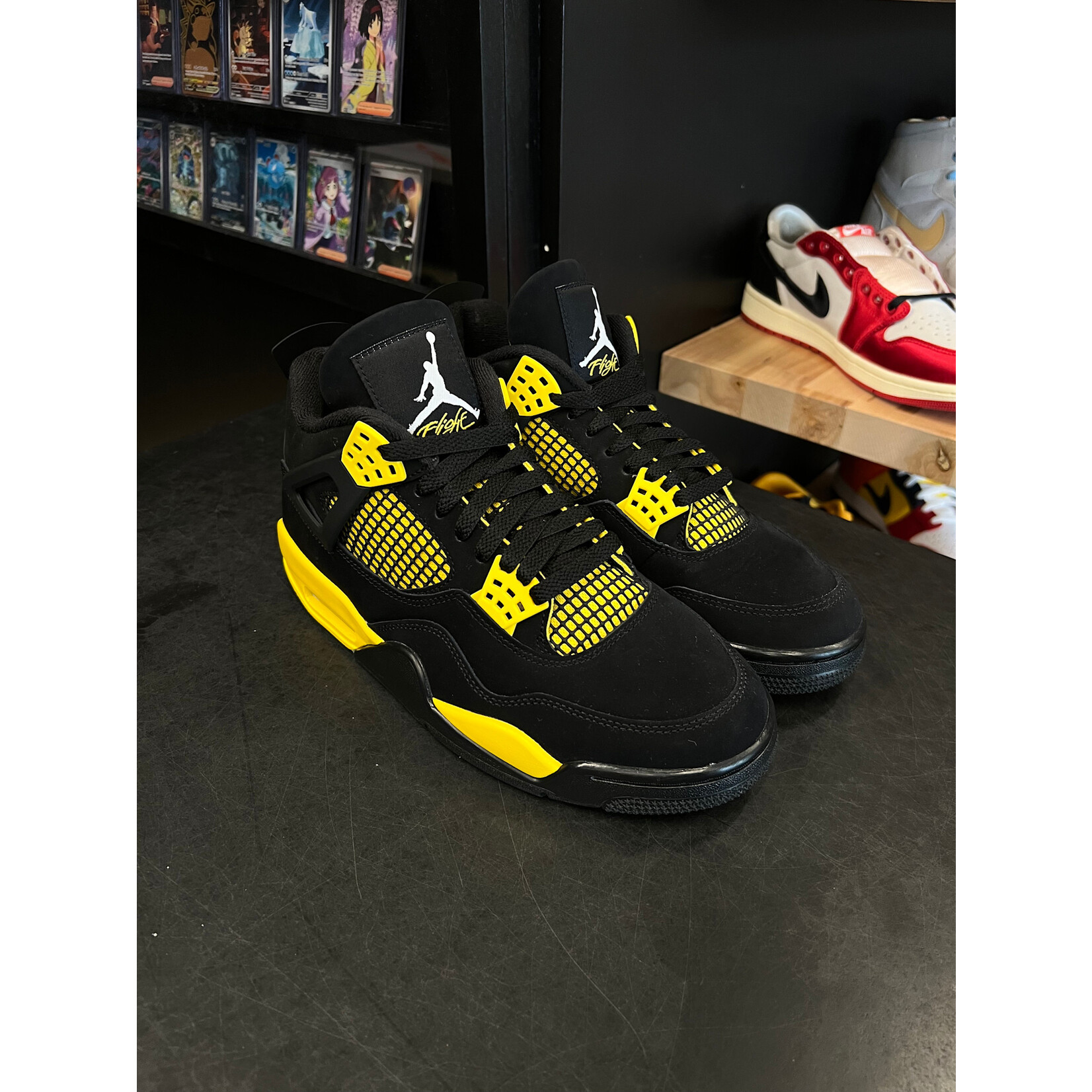 Jordan Jordan 4 Retro Thunder (2023) Size 8, PREOWNED