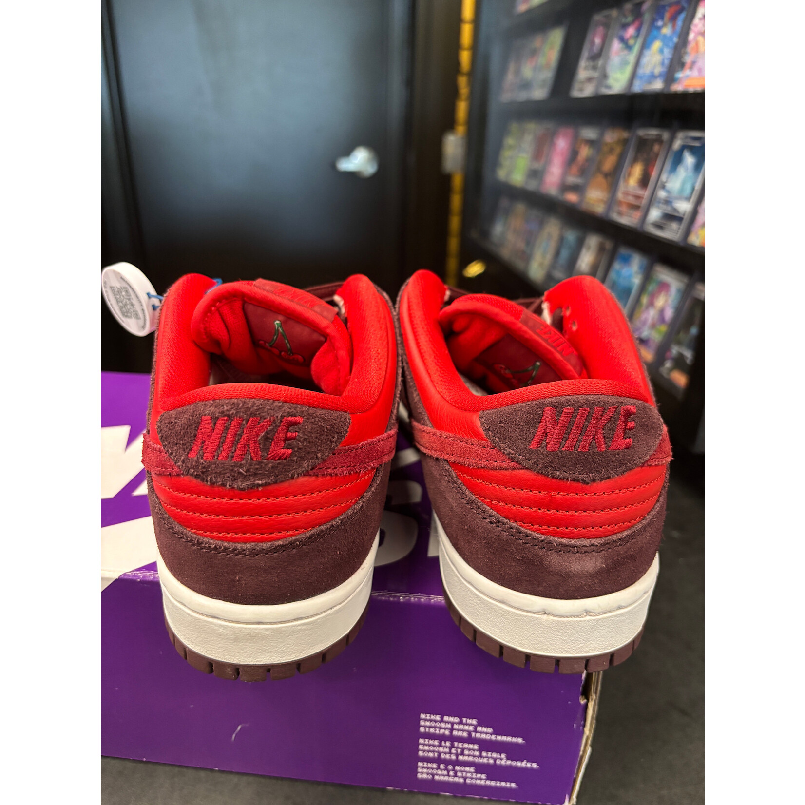 Nike Nike SB Dunk Low Cherry Size 9, PREOWNED