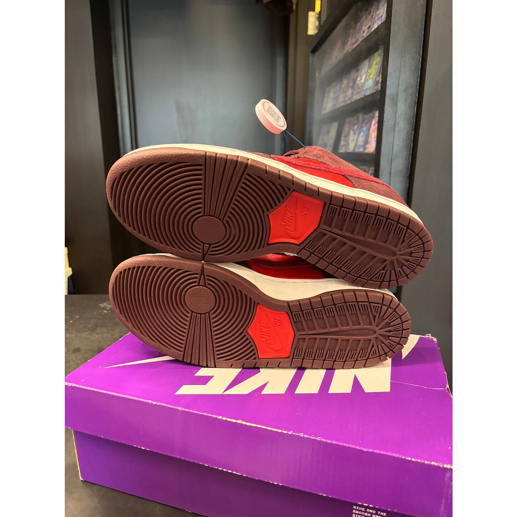 Nike Nike SB Dunk Low Cherry Size 9, PREOWNED