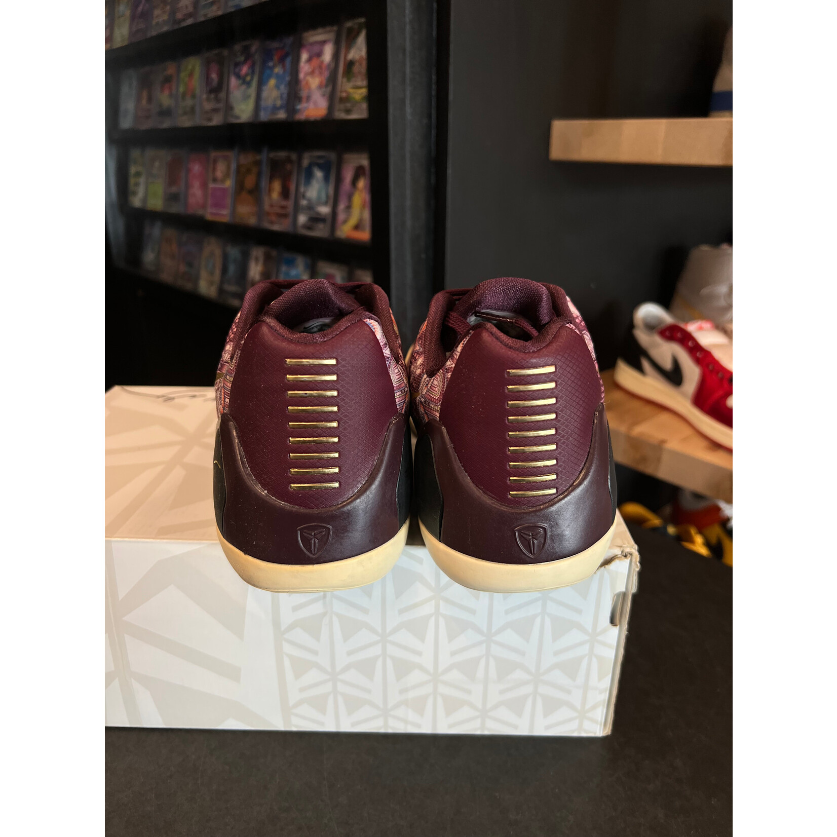 Nike Nike Kobe 9 EM Low Silk Size 9, PREOWNED