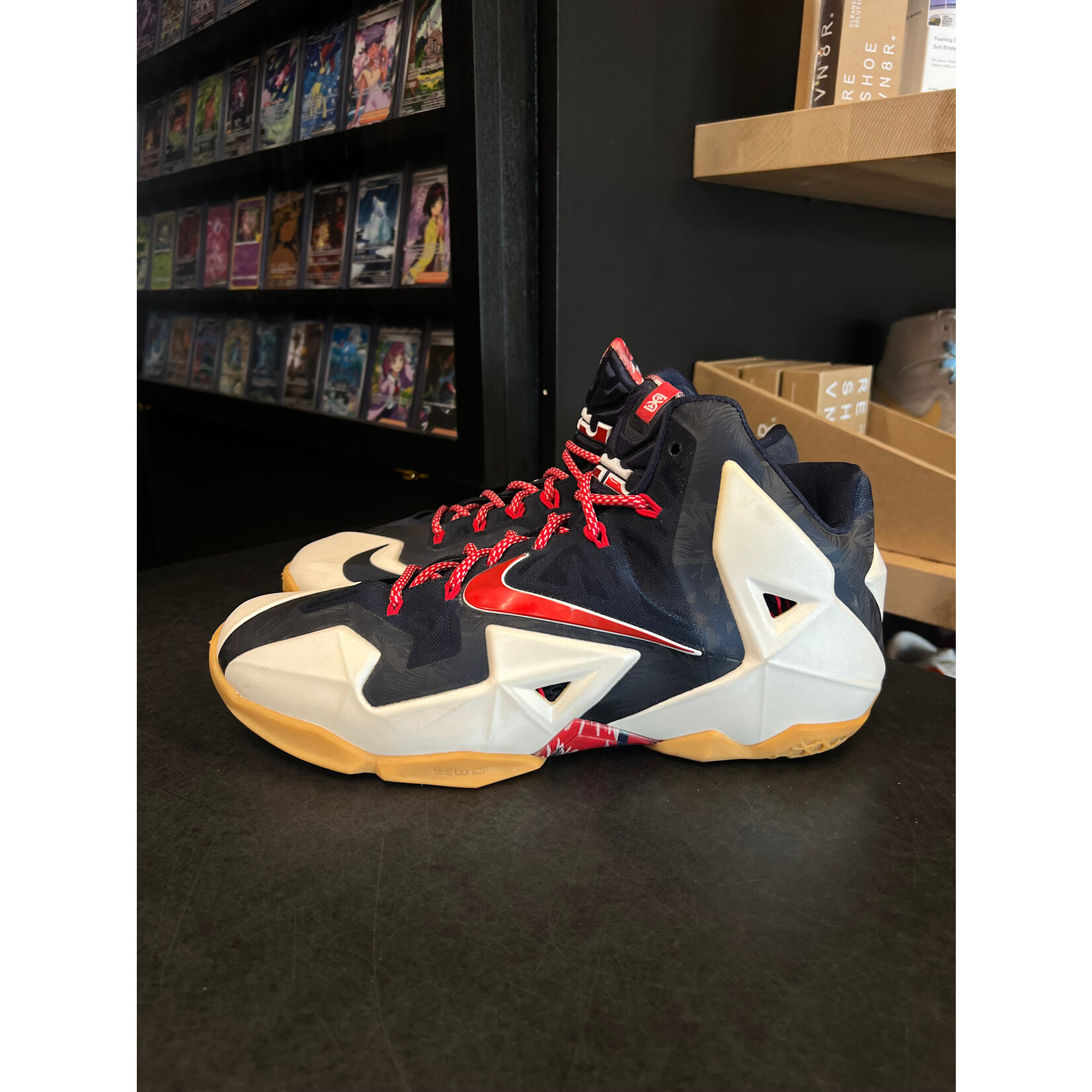 Nike Nike LeBron 11 Independence Day Size 10, PREOWNED