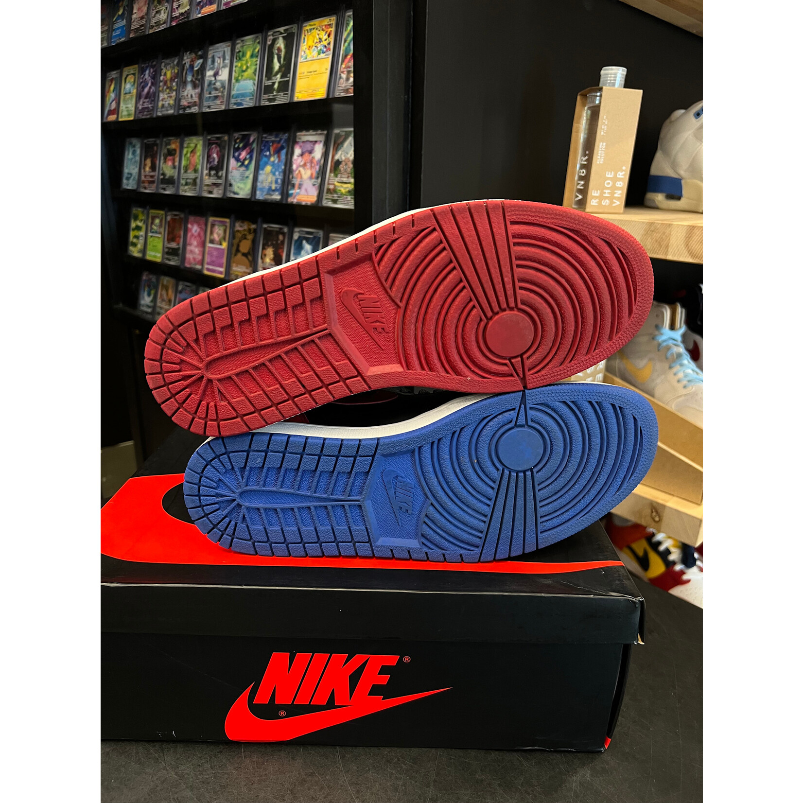Jordan Jordan 1 Retro Top 3 Size 10.5, PREOWNED