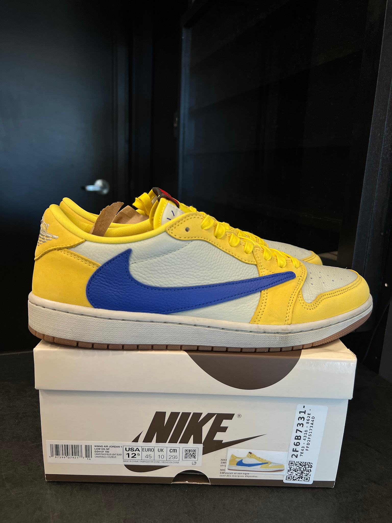 Jordan Jordan 1 Retro Low OG SP Travis Scott Canary (Women's