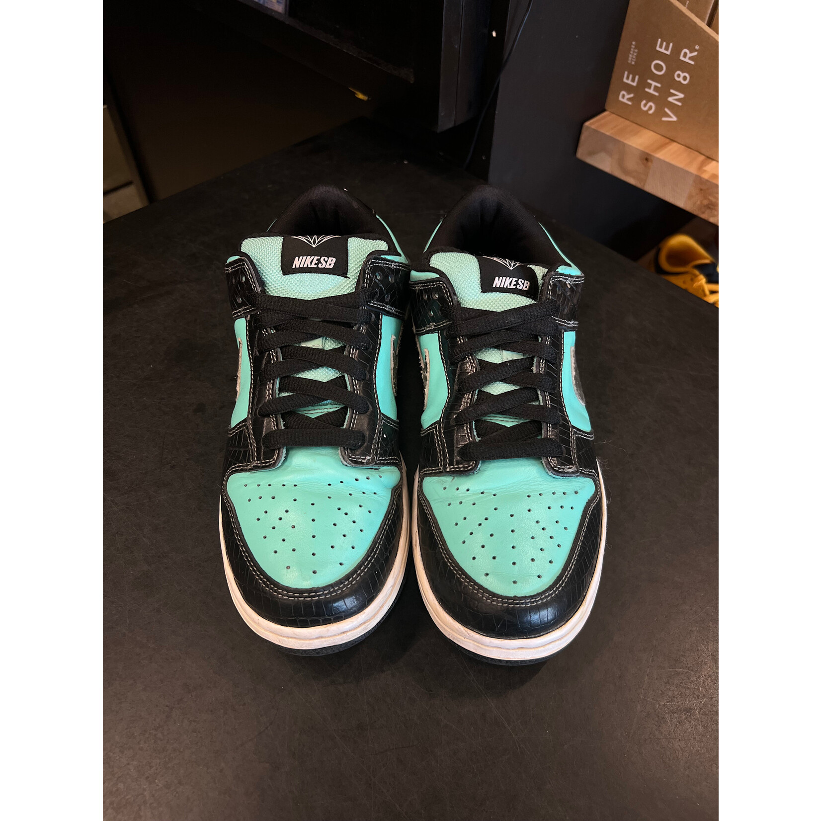 Nike Nike SB Dunk Low Diamond Supply Co. Size 8.5, PREOWNED NO BOX