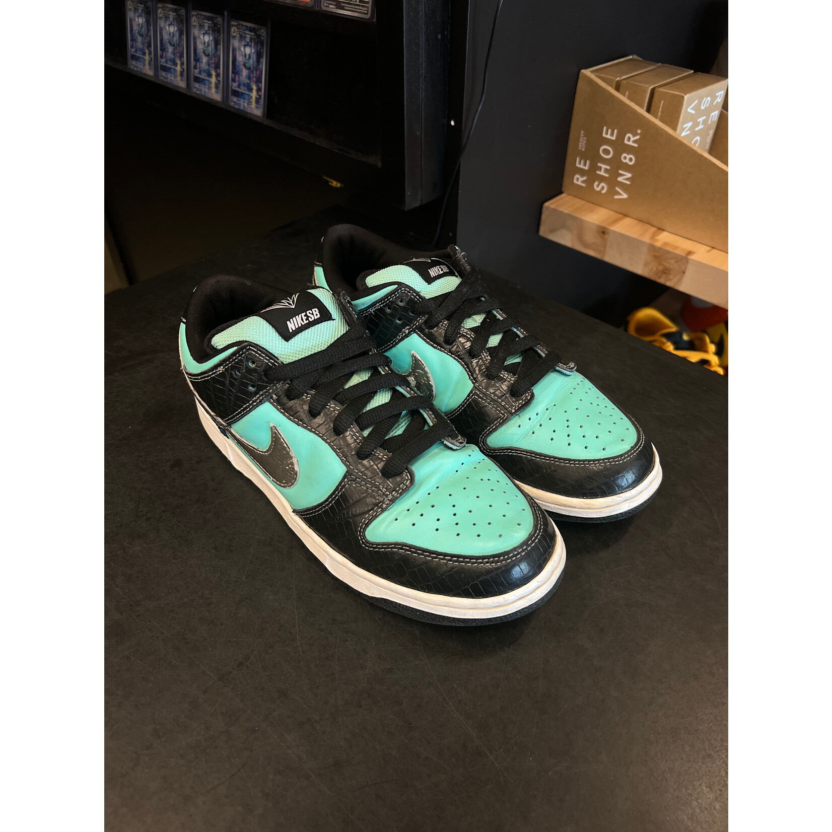 Nike Nike SB Dunk Low Diamond Supply Co. Size 8.5, PREOWNED NO BOX