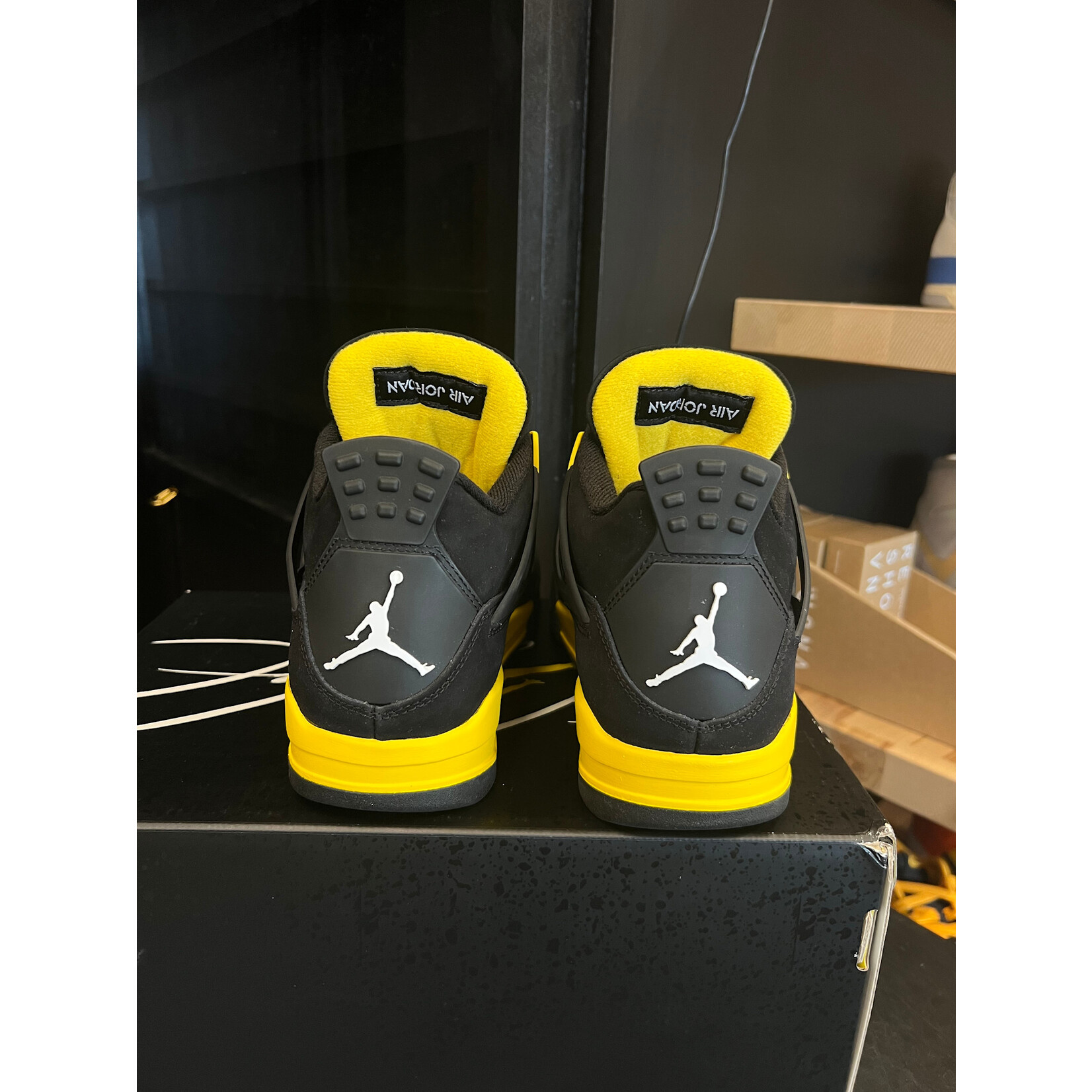 Jordan Jordan 4 Retro Thunder (2023) Size 8, PREOWNED