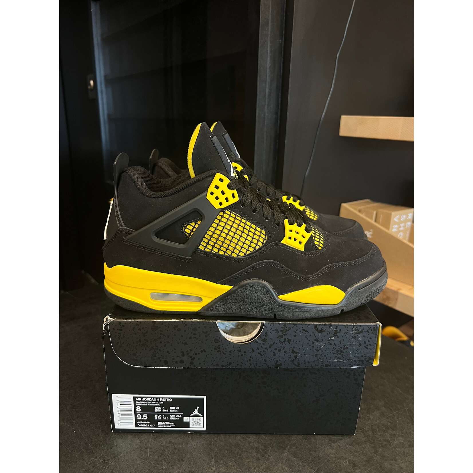 Jordan Jordan 4 Retro Thunder (2023) Size 8, PREOWNED