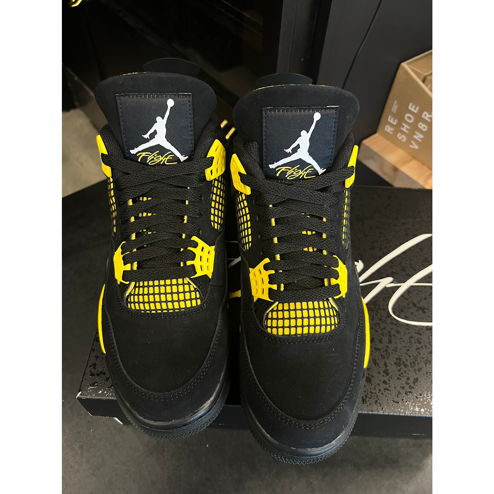 Jordan Jordan 4 Retro Thunder (2023) Size 8, PREOWNED