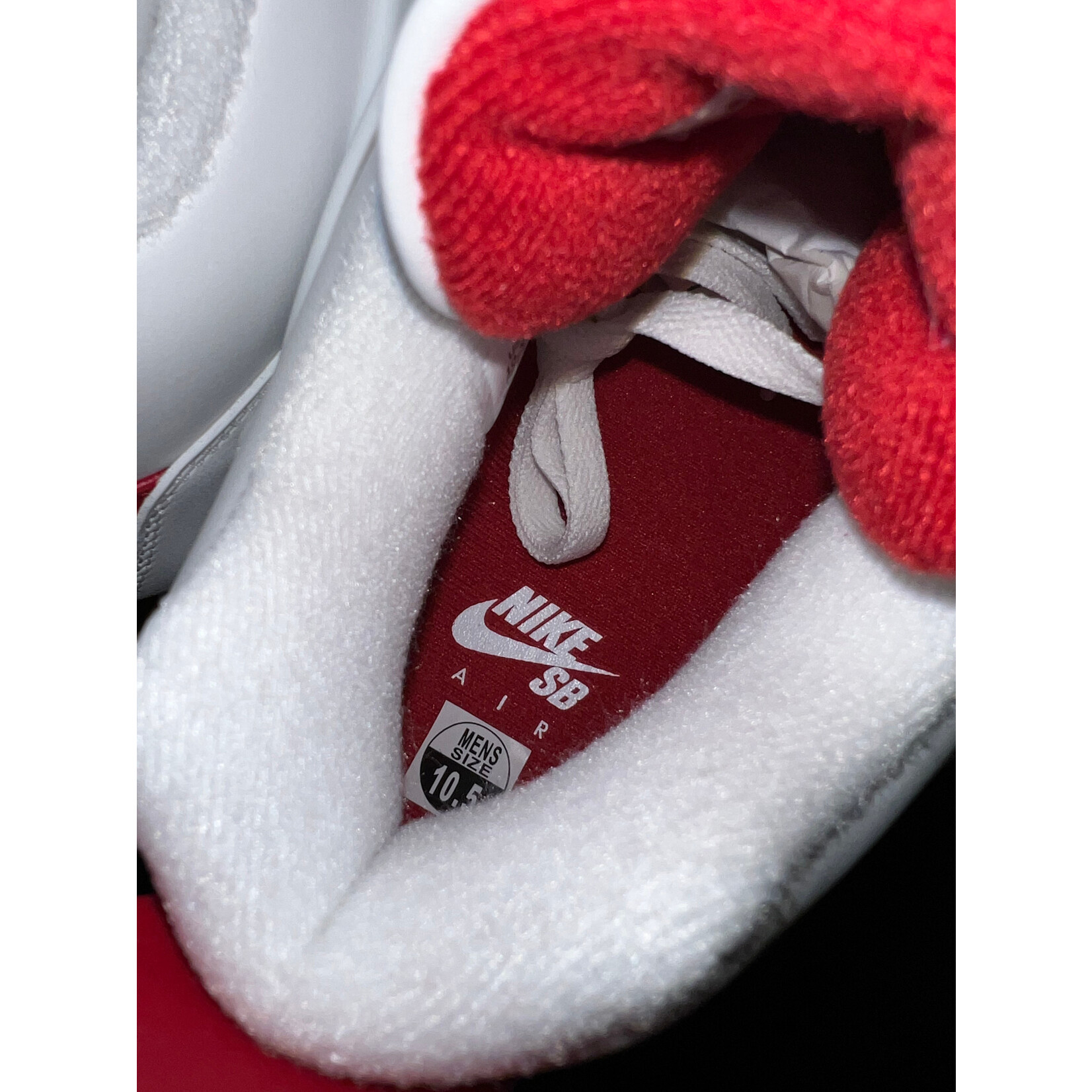 Jordan Jordan 4 Retro SB Varsity Red Size 10.5, DS BRAND NEW