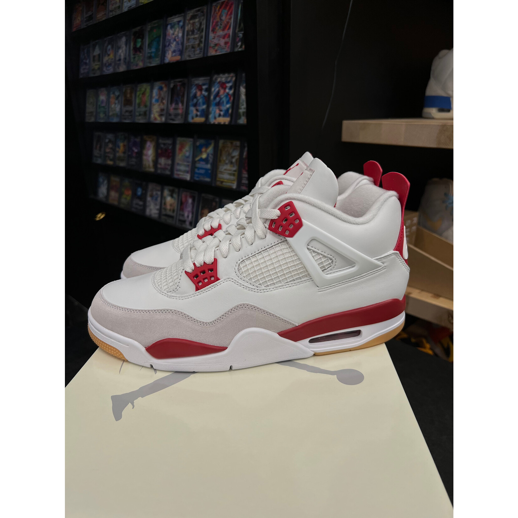 Jordan Jordan 4 Retro SB Varsity Red Size 10.5, DS BRAND NEW