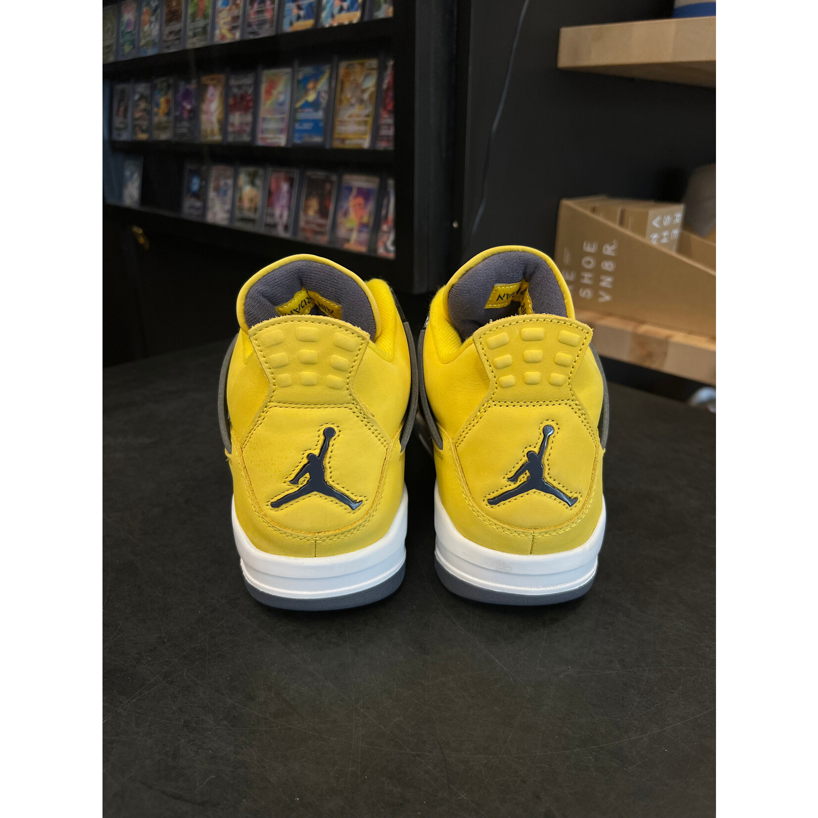 Jordan Jordan 4 Retro Lightning (2021) Size 9.5, PREOWNED