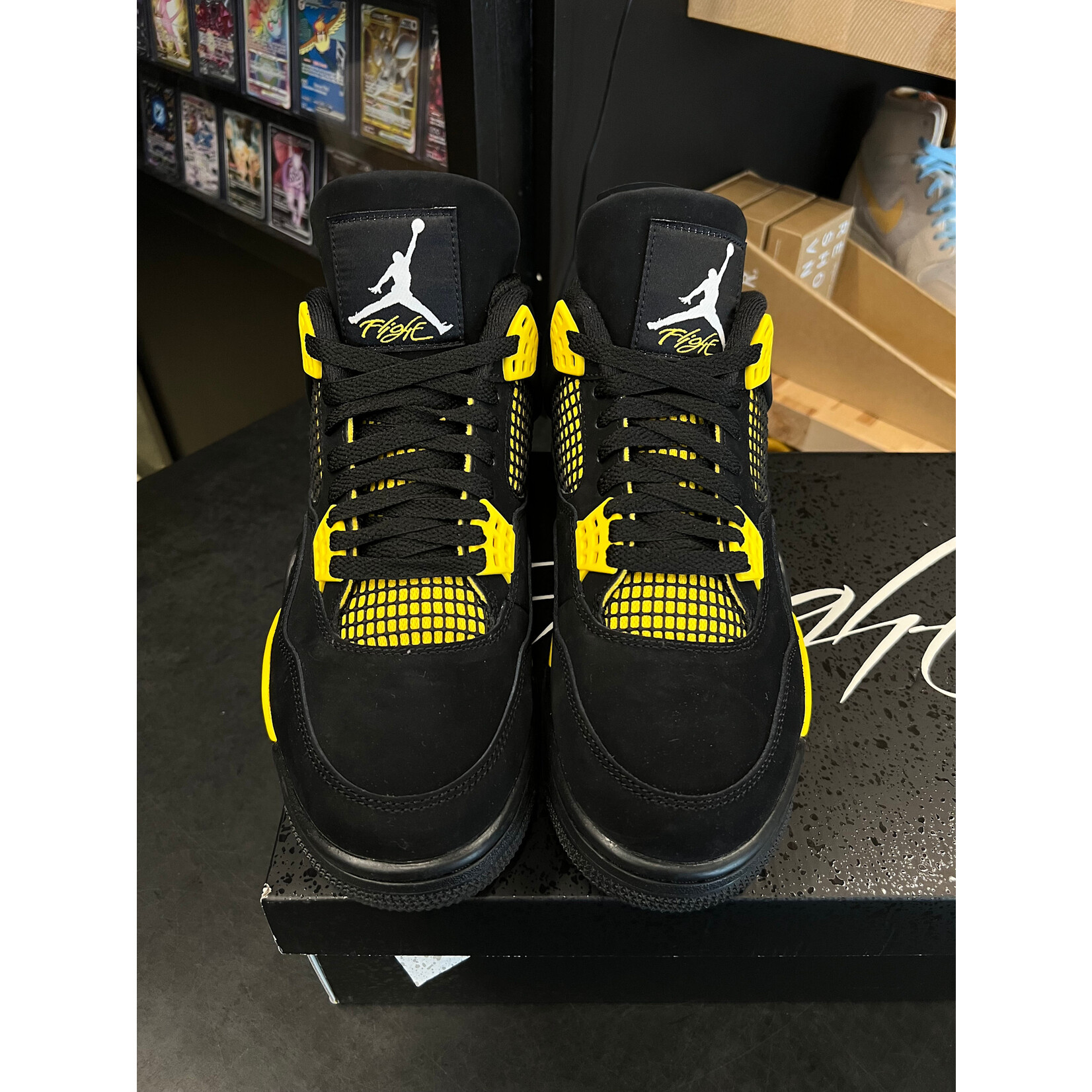 Jordan Jordan 4 Retro Thunder (2023) Size 9.5, PREOWNED