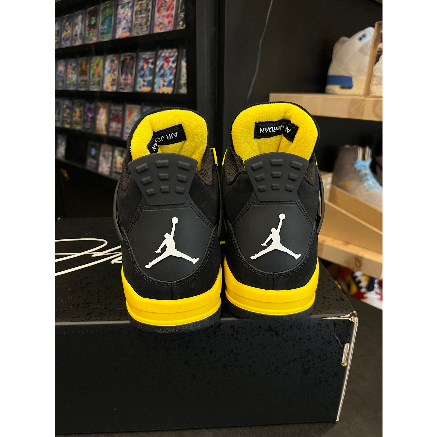 Jordan Jordan 4 Retro Thunder (2023) Size 9.5, PREOWNED