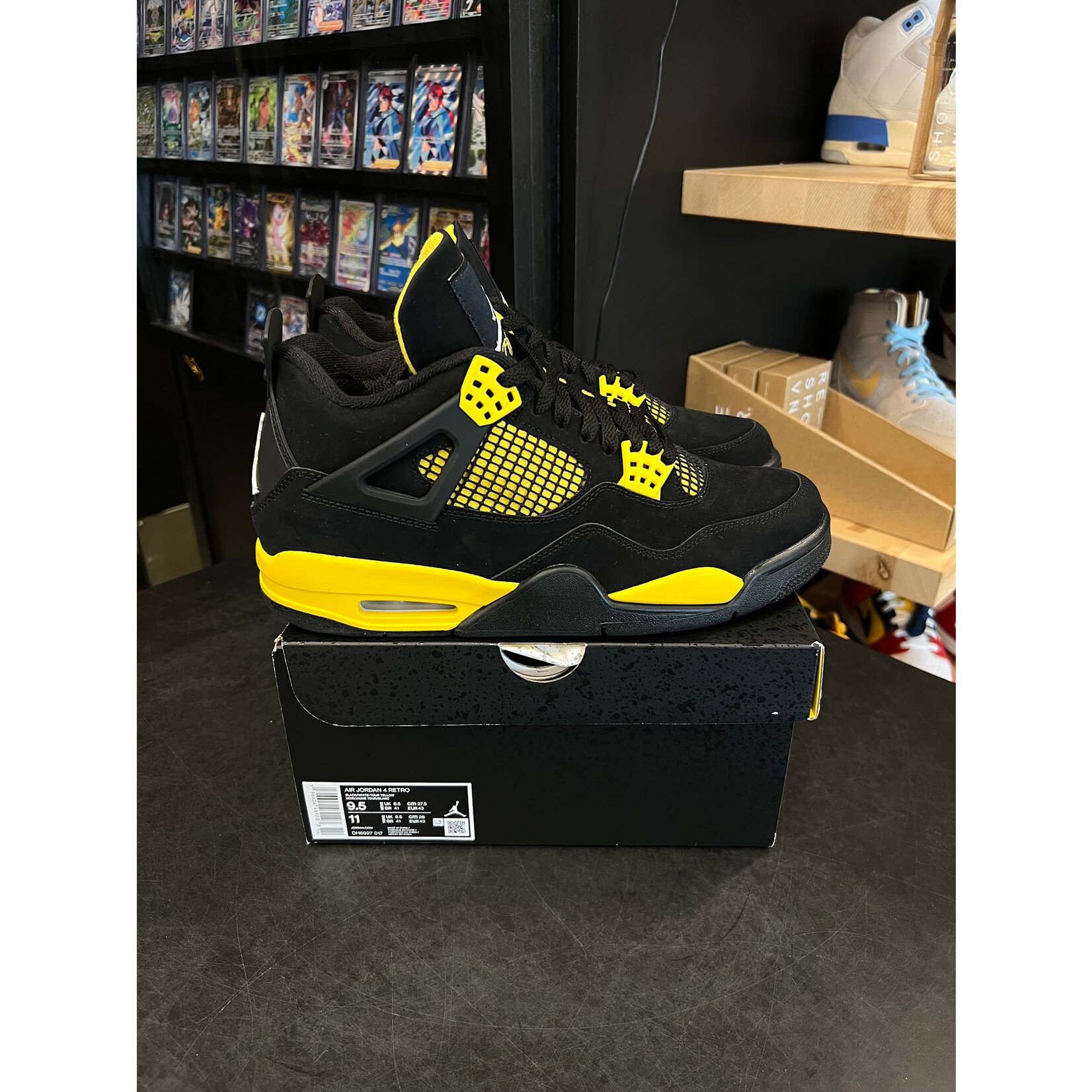 Jordan Jordan 4 Retro Thunder (2023) Size 9.5, PREOWNED