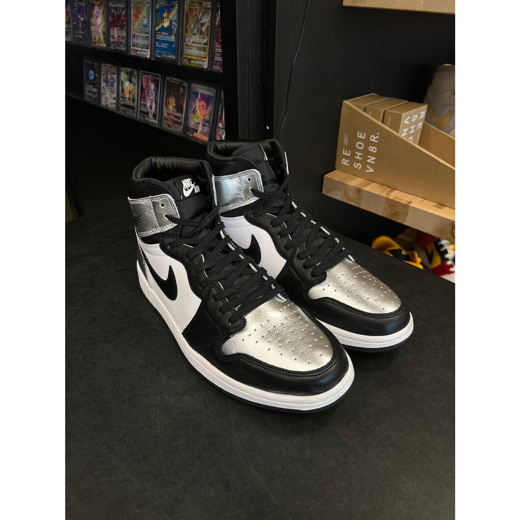 Jordan Jordan 1 Retro High Silver Toe (Women's) Size 11.5W, PREOWNED