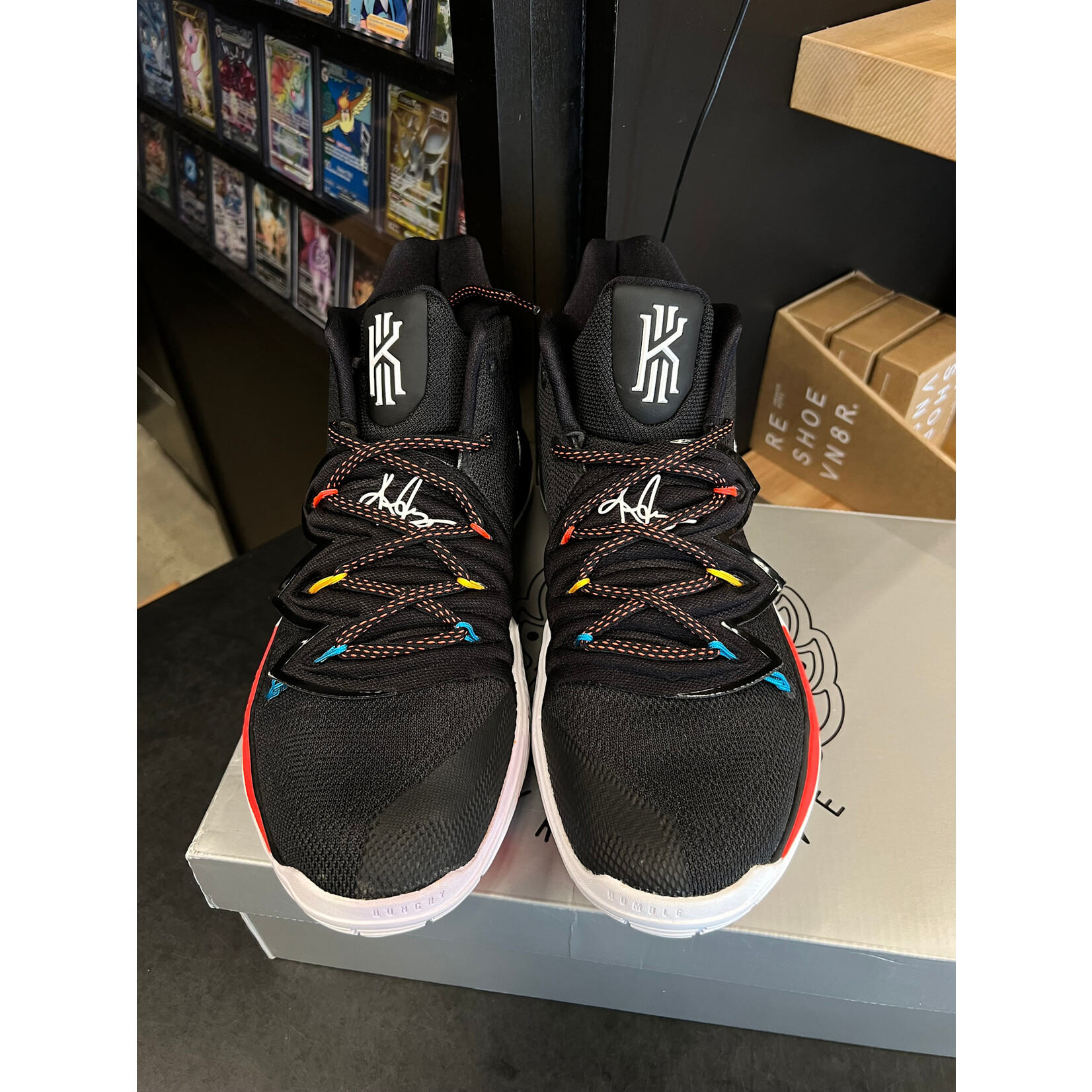 Nike Nike Kyrie 5 Friends Size 10.5, PREOWNED