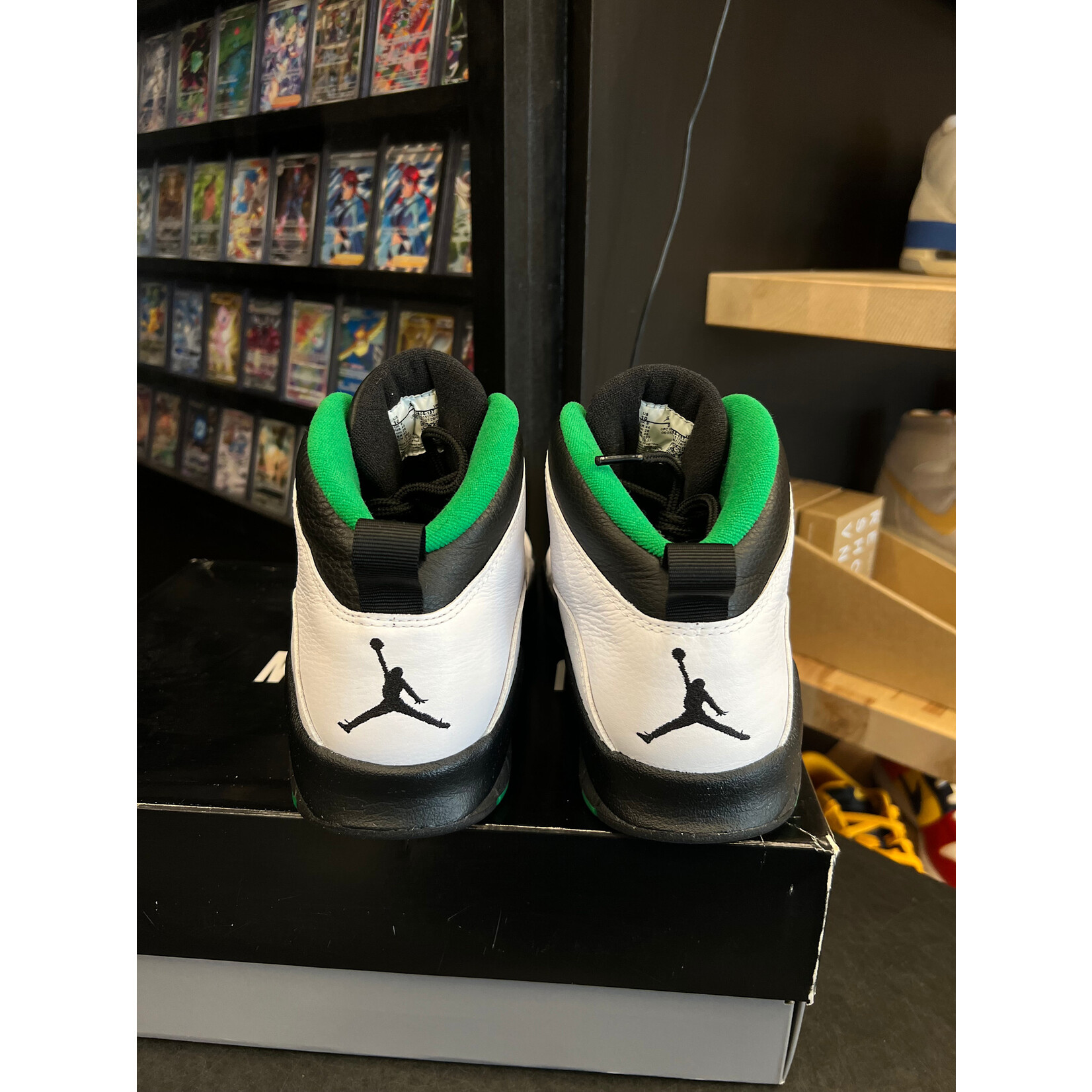 Jordan Jordan 10 Retro Seattle Size 10, PREOWNED