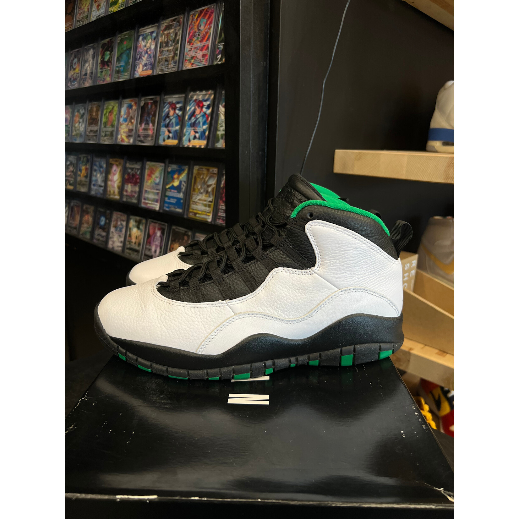 Jordan Jordan 10 Retro Seattle Size 10, PREOWNED
