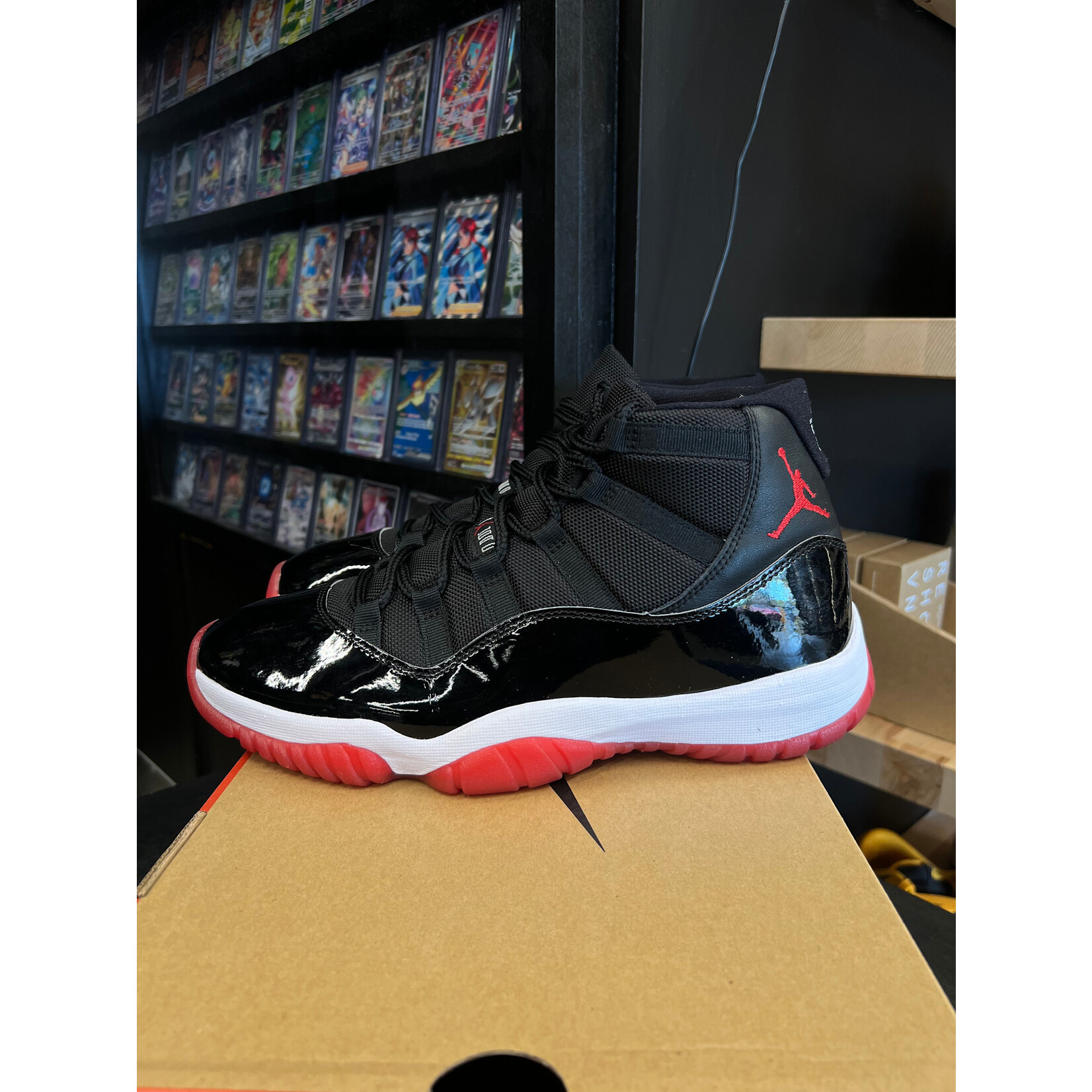 Jordan Jordan 11 Retro Playoffs Bred (2019) Size 10, PREOWNED