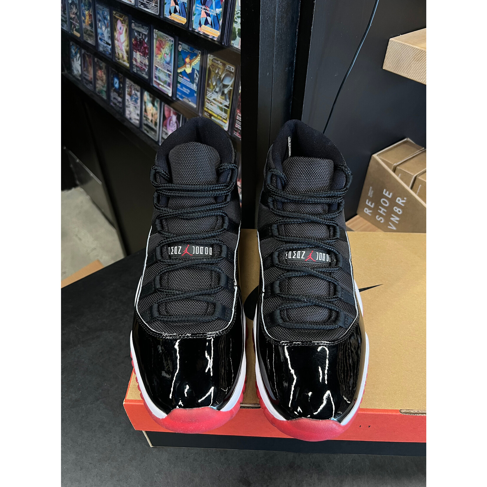 Jordan Jordan 11 Retro Playoffs Bred (2019) Size 10, PREOWNED
