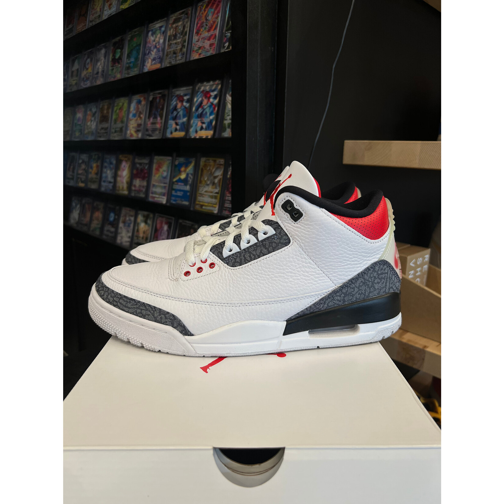 Jordan Jordan 3 Retro SE Fire Red Denim (2020) Size 10, PREOWNED