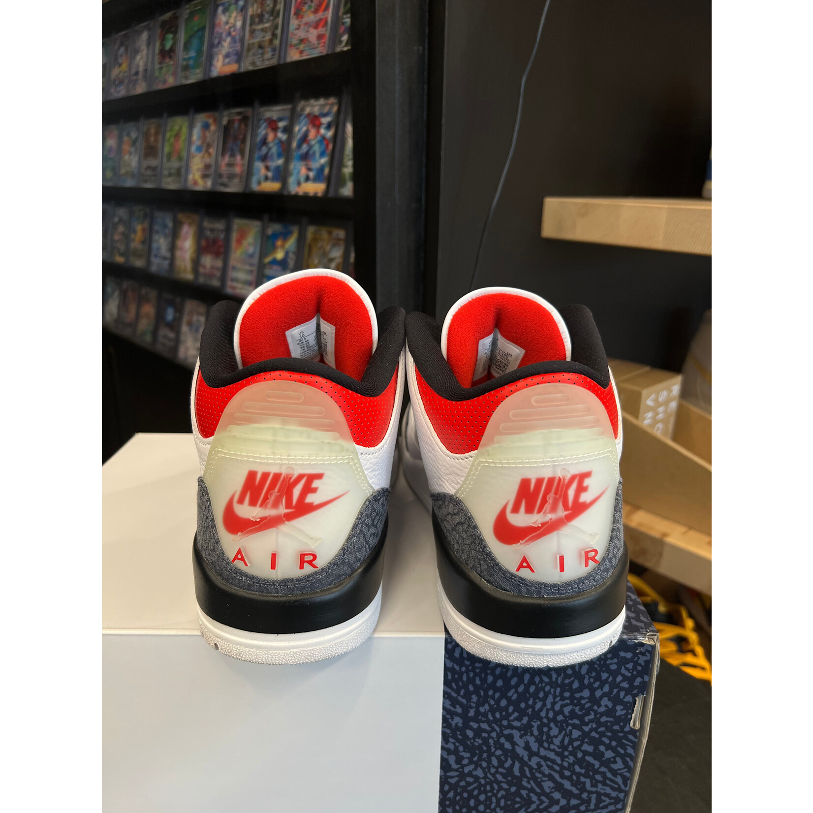 Jordan Jordan 3 Retro SE Fire Red Denim (2020) Size 10, PREOWNED