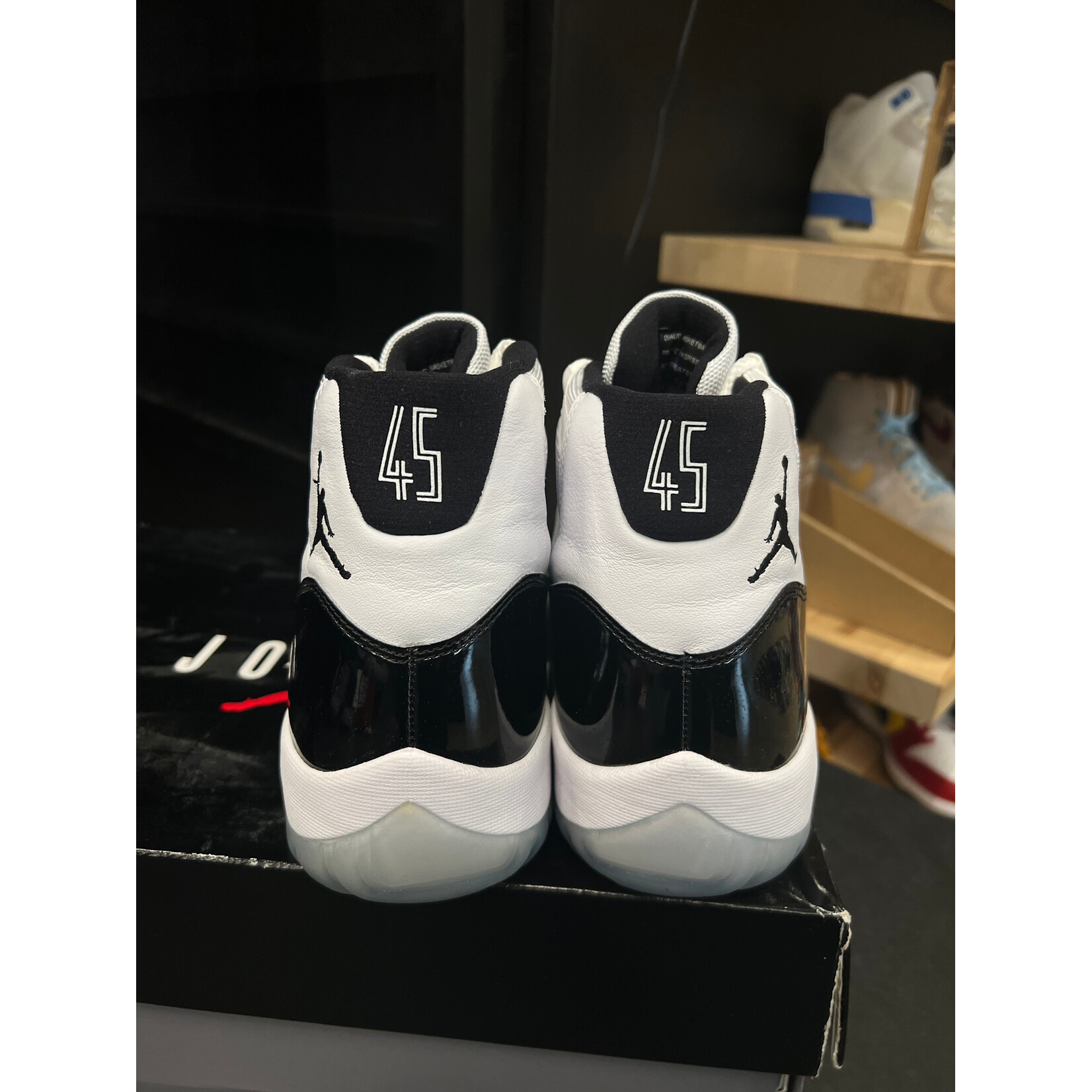 Jordan Jordan 11 Retro Concord (2018) Size 11.5, PREOWNED PADS (CREASE)