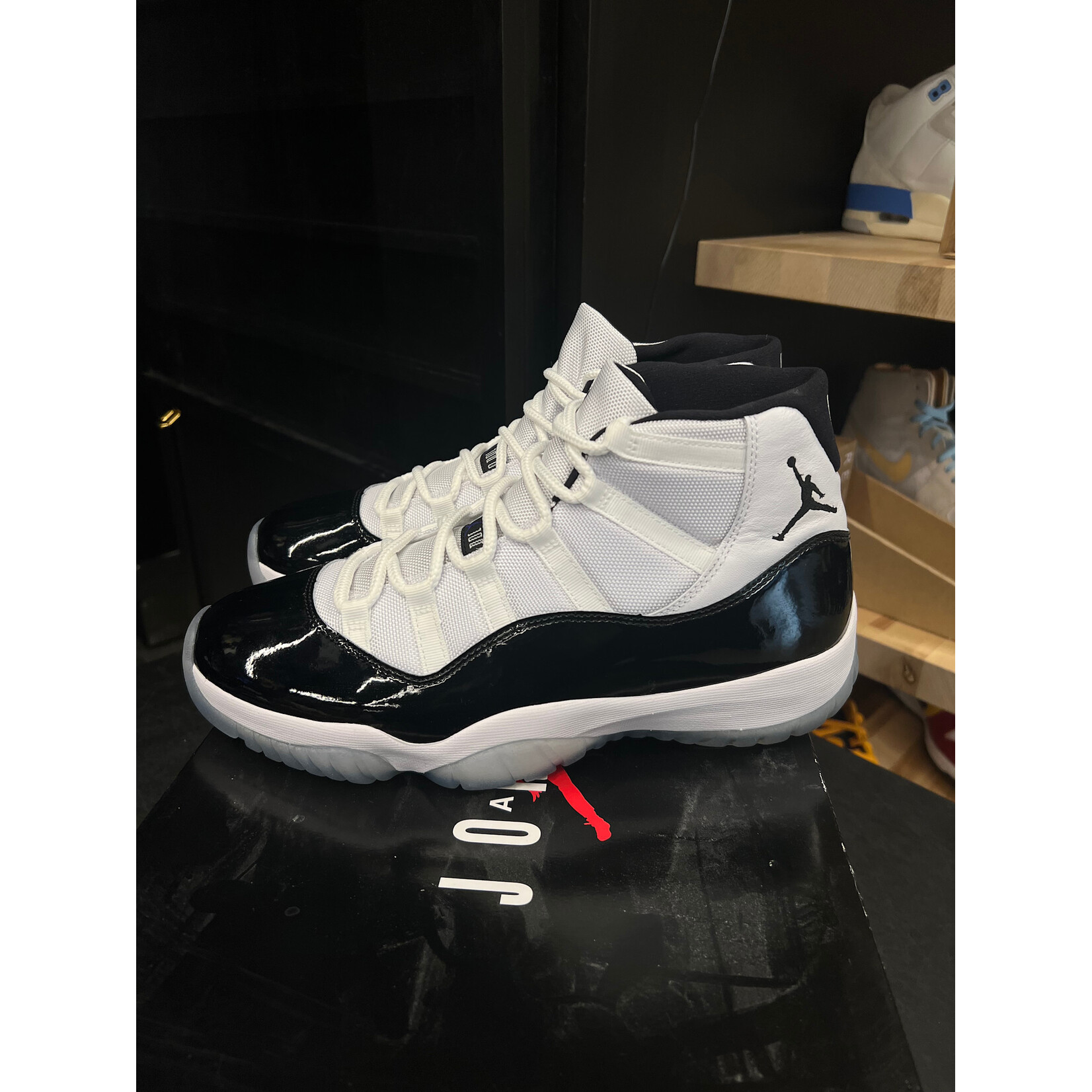Jordan Jordan 11 Retro Concord (2018) Size 11.5, PREOWNED PADS (CREASE)