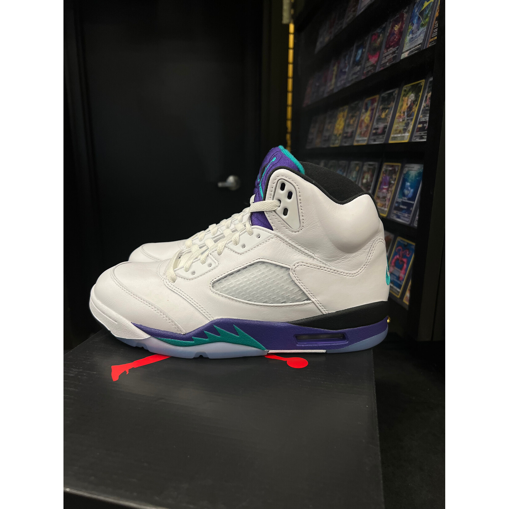Jordan Jordan 5 Retro Grape (2025) Size 8.5, PREOWNED