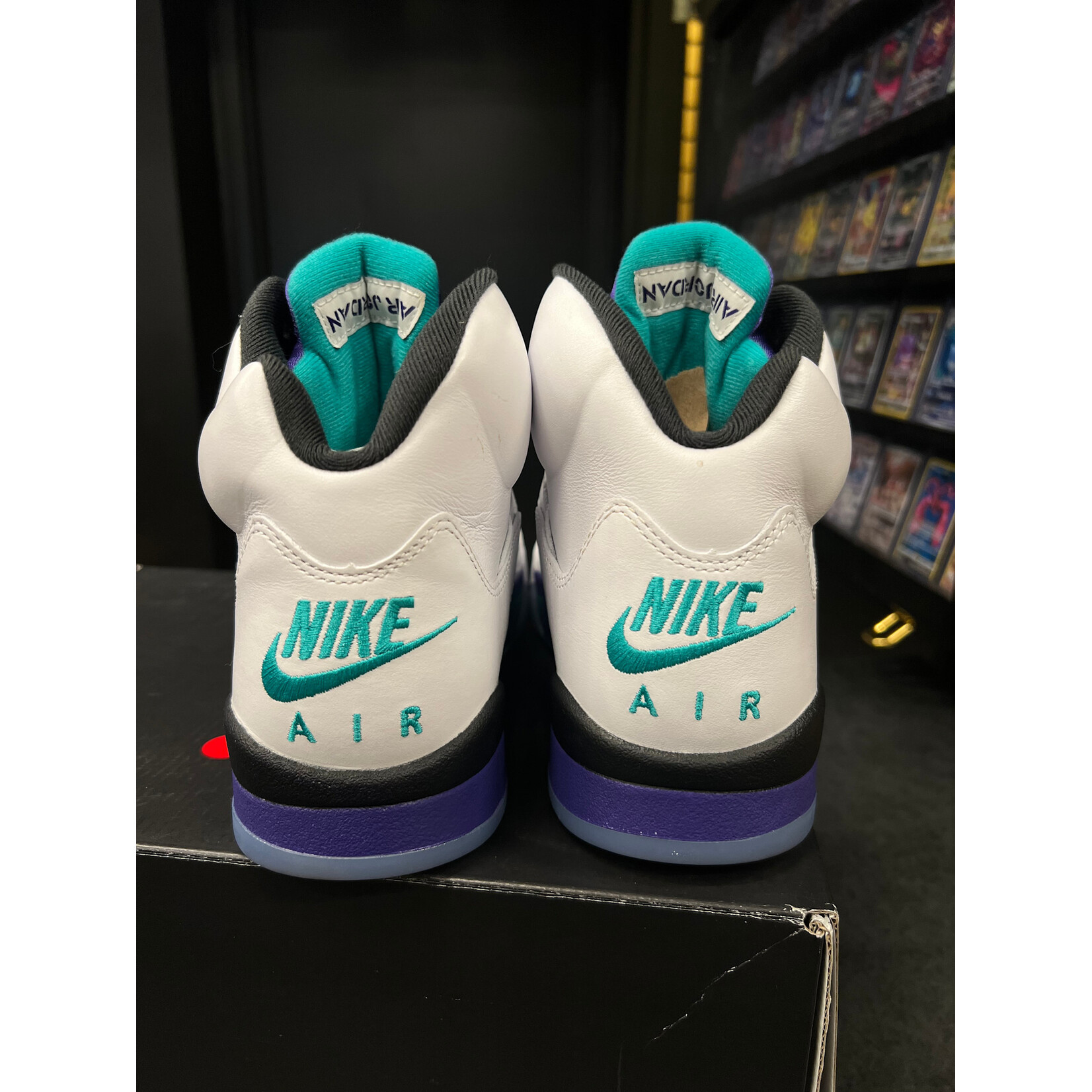 Jordan Jordan 5 Retro Grape (2025) Size 8.5, PREOWNED