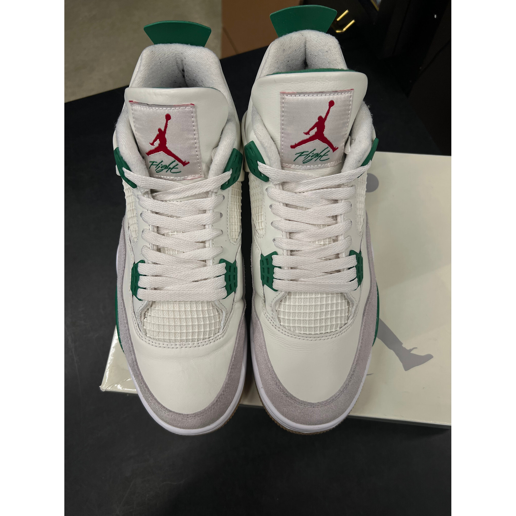 Jordan Jordan 4 Retro SB Pine Green Size 10.5, PREOWNED