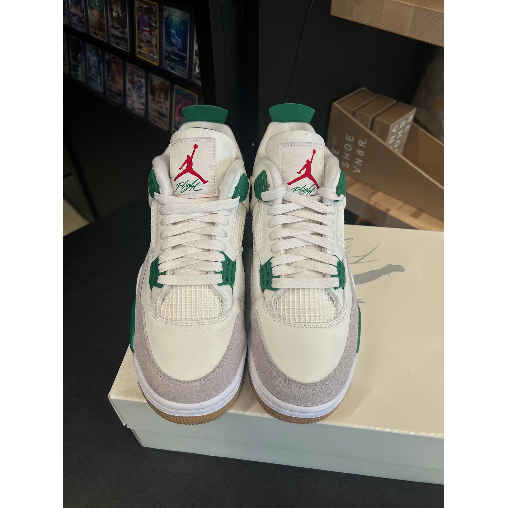 Jordan Jordan 4 Retro SB Pine Green Size 7.5, PREOWNED