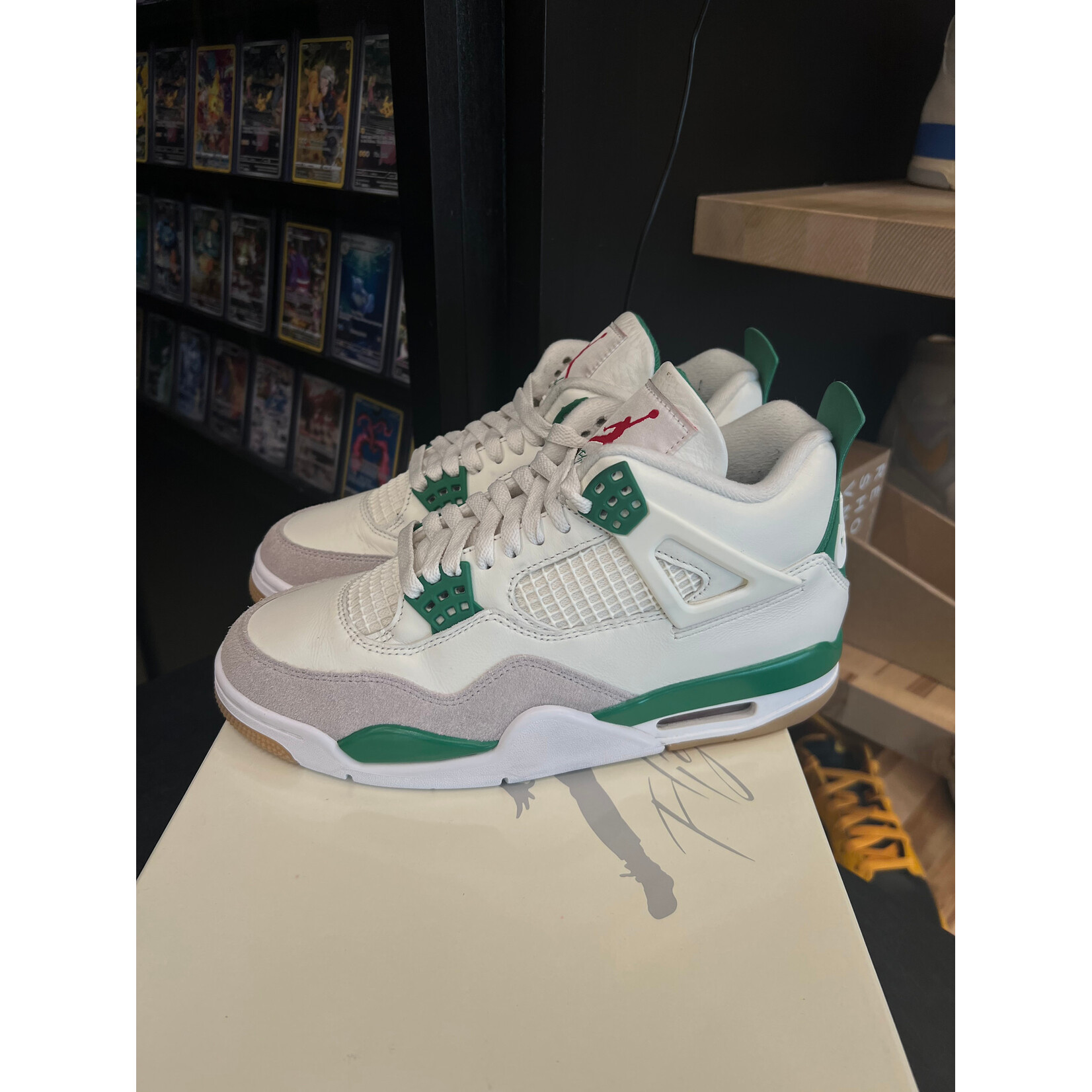 Jordan Jordan 4 Retro SB Pine Green Size 7.5, PREOWNED