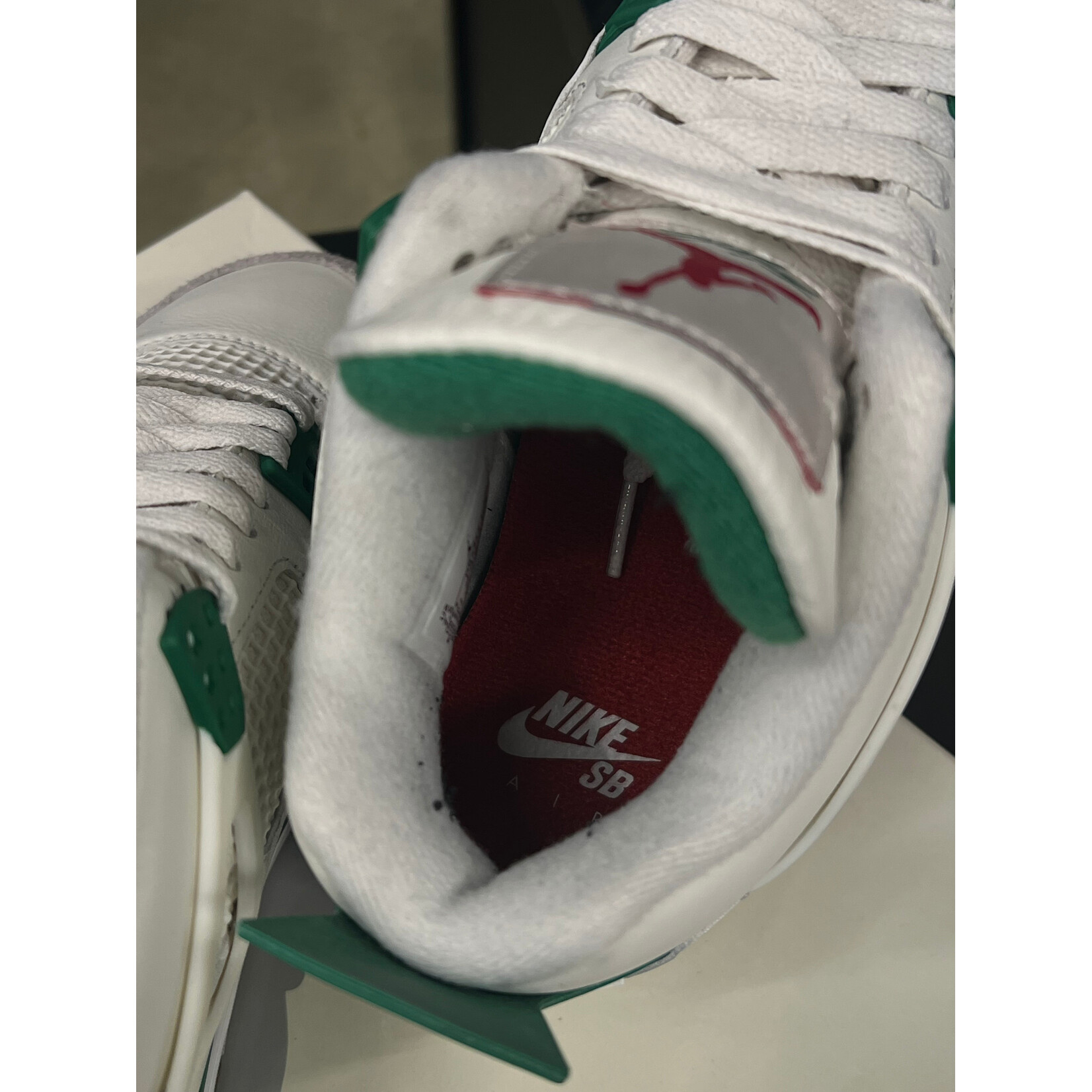 Jordan Jordan 4 Retro SB Pine Green Size 7.5, PREOWNED