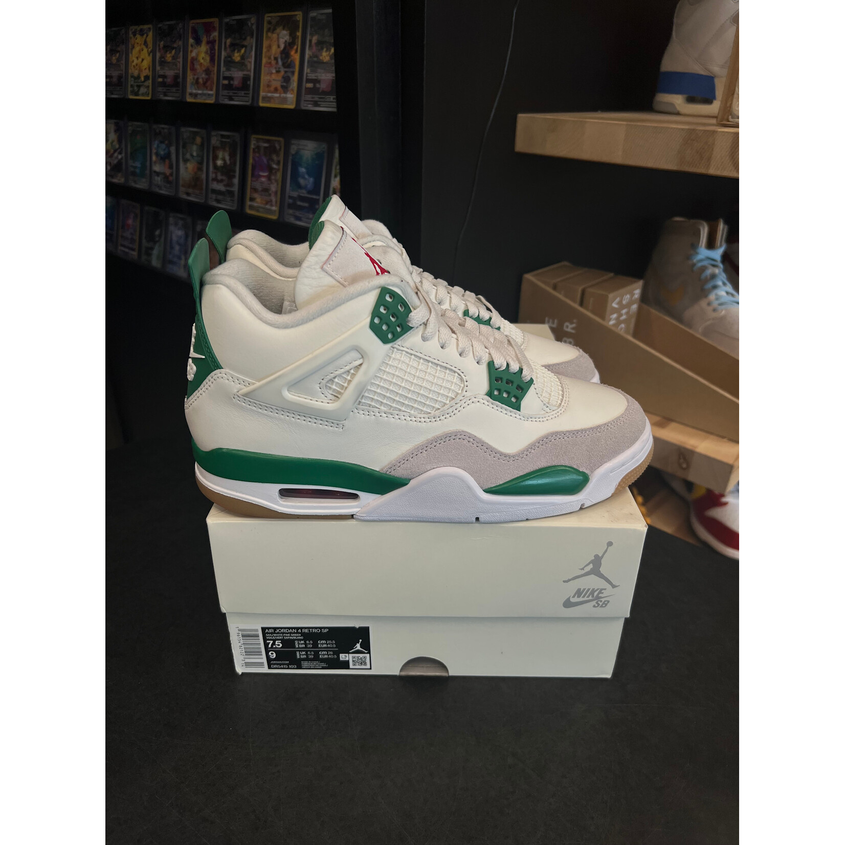 Jordan Jordan 4 Retro SB Pine Green Size 7.5, PREOWNED