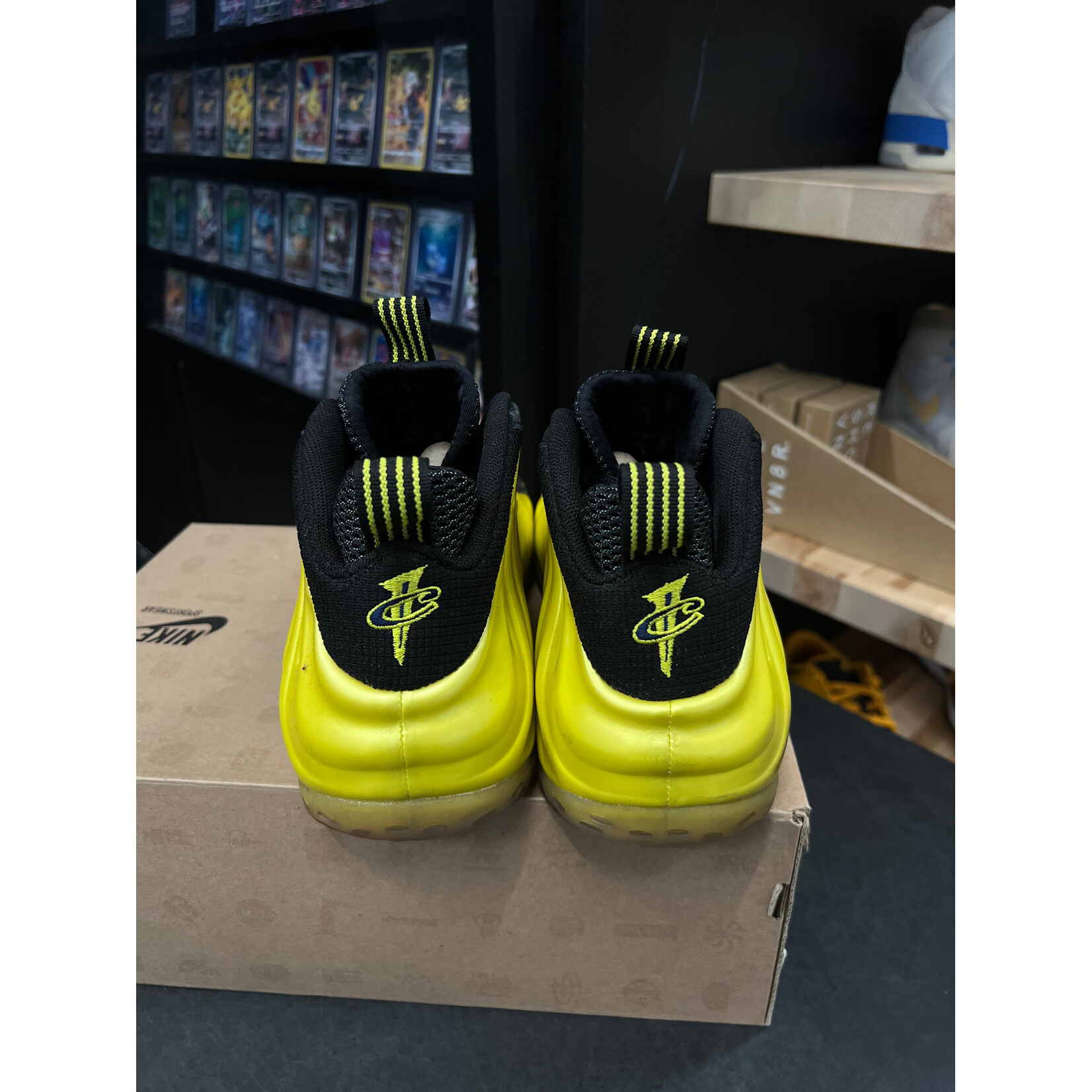 Nike Nike Air Foamposite One Electrolime Size 10, PREOWNED