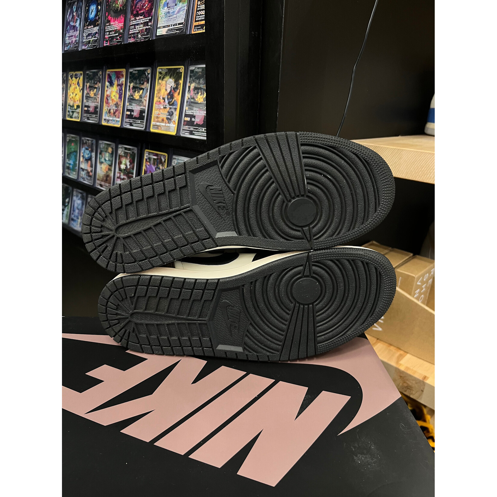 Jordan Jordan 1 Retro Low OG Mocha Size 9.5, PREOWNED