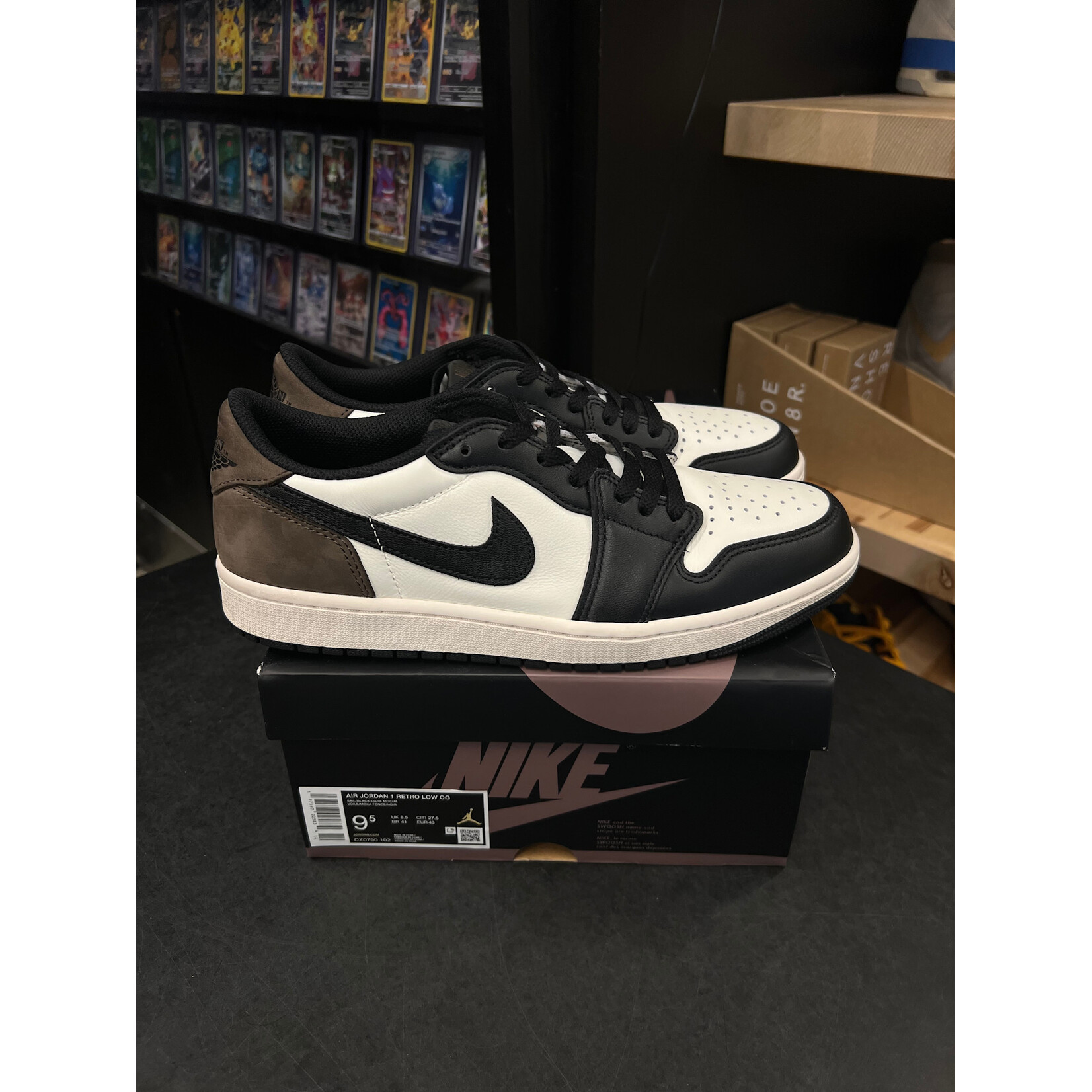 Jordan Jordan 1 Retro Low OG Mocha Size 9.5, PREOWNED