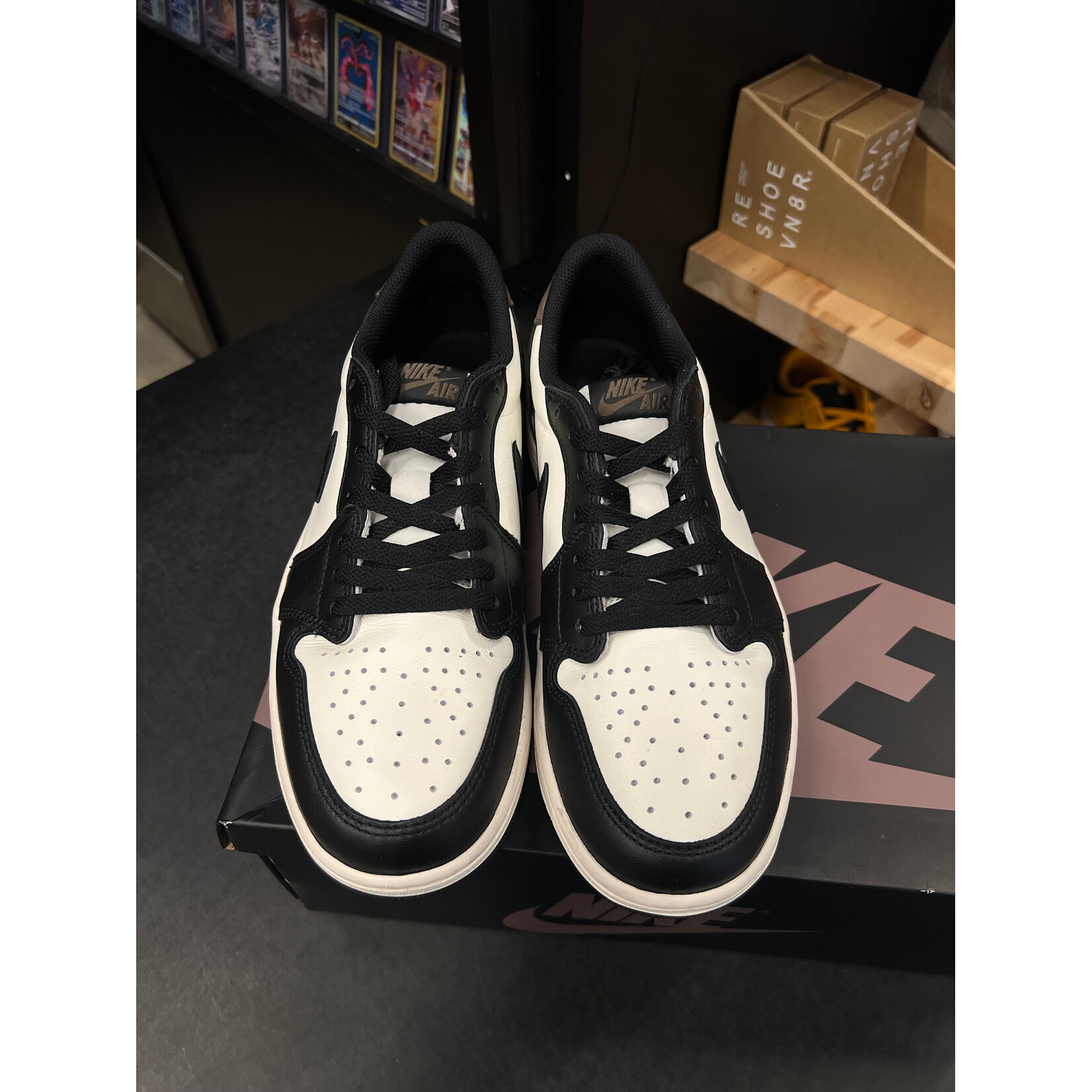 Jordan Jordan 1 Retro Low OG Mocha Size 9.5, PREOWNED